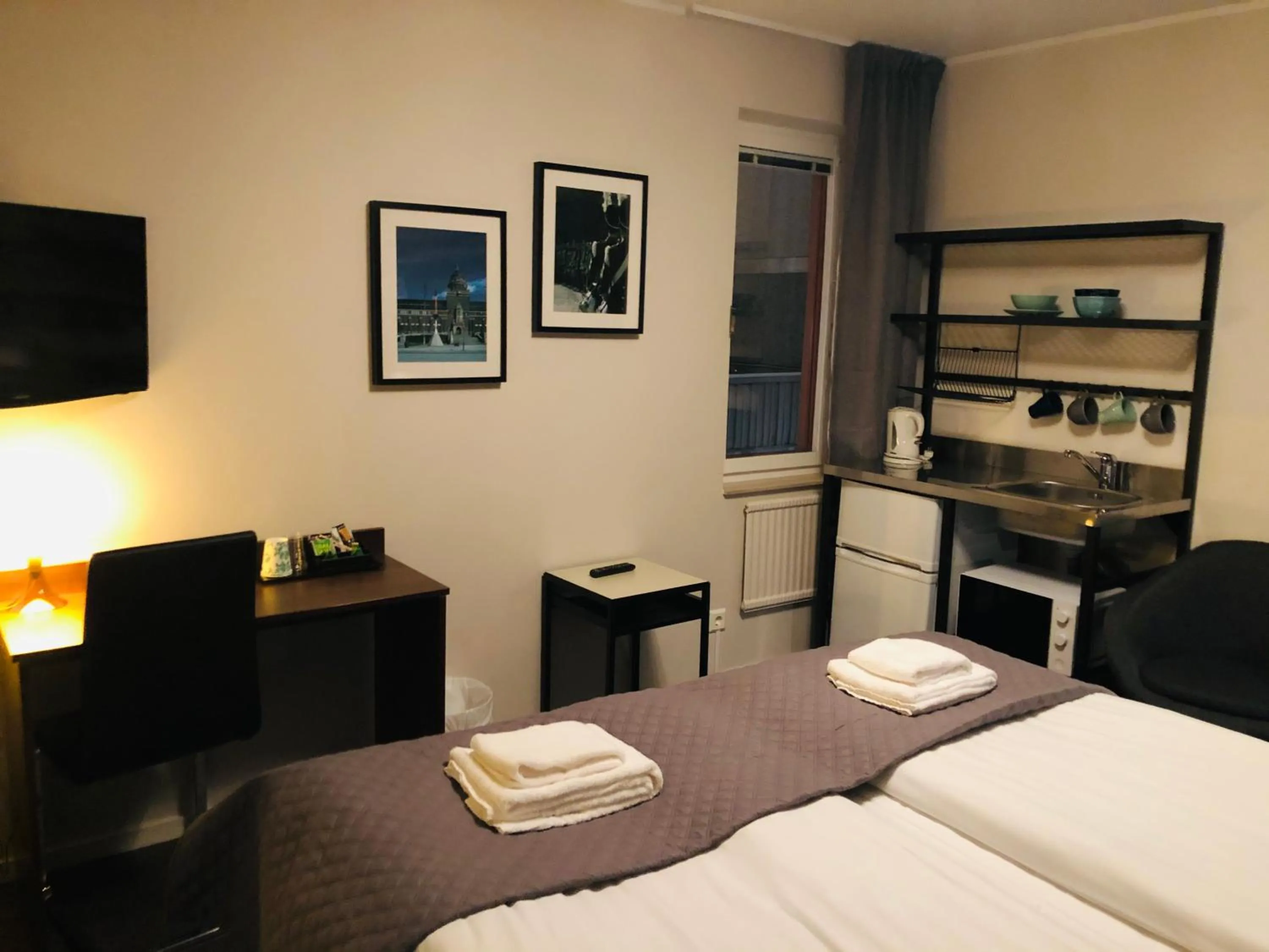 Kitchen or kitchenette, Bed in Best Western Hotel Solna