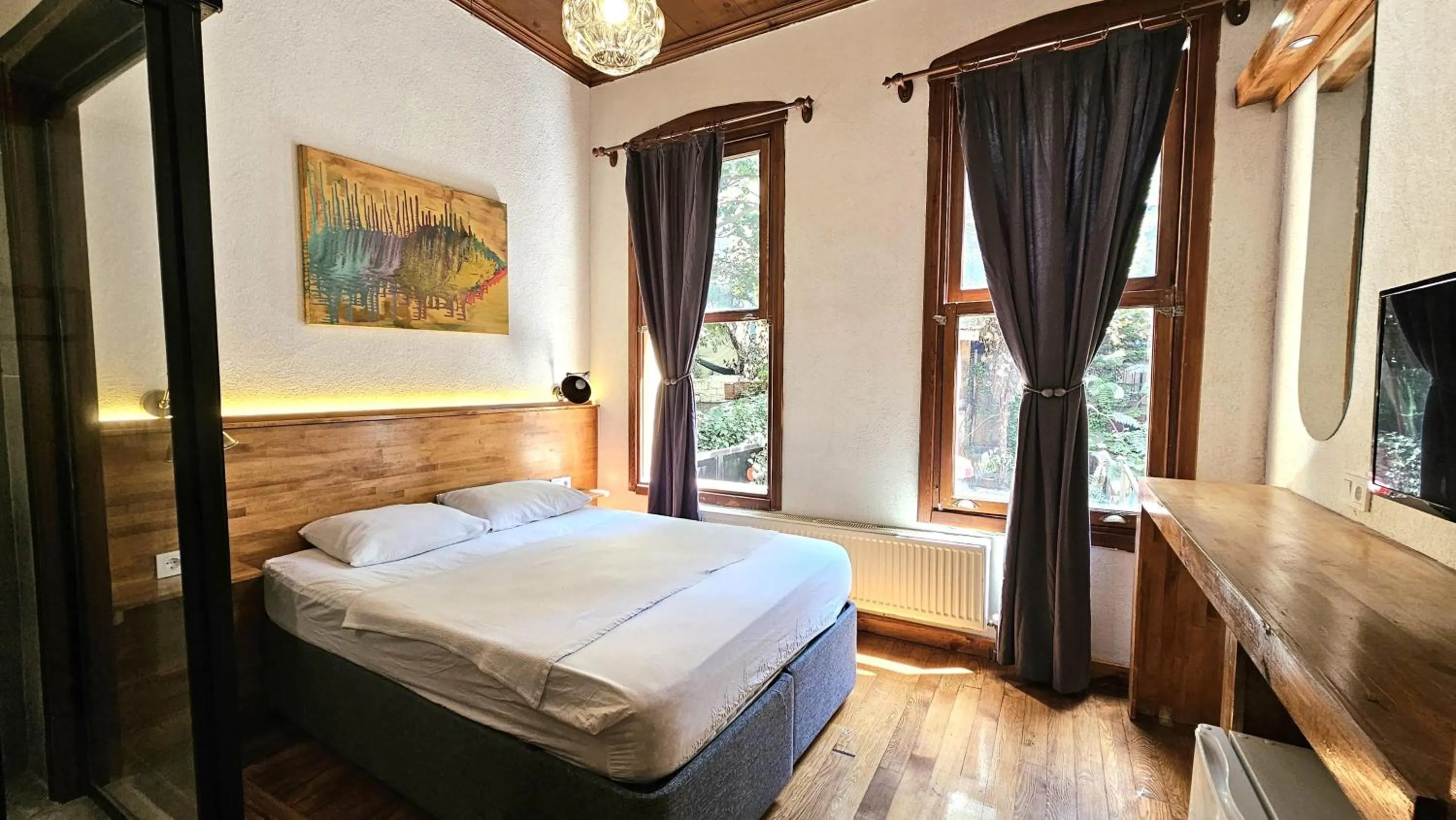 Photo of the whole room, Bed in Mahzen Otel