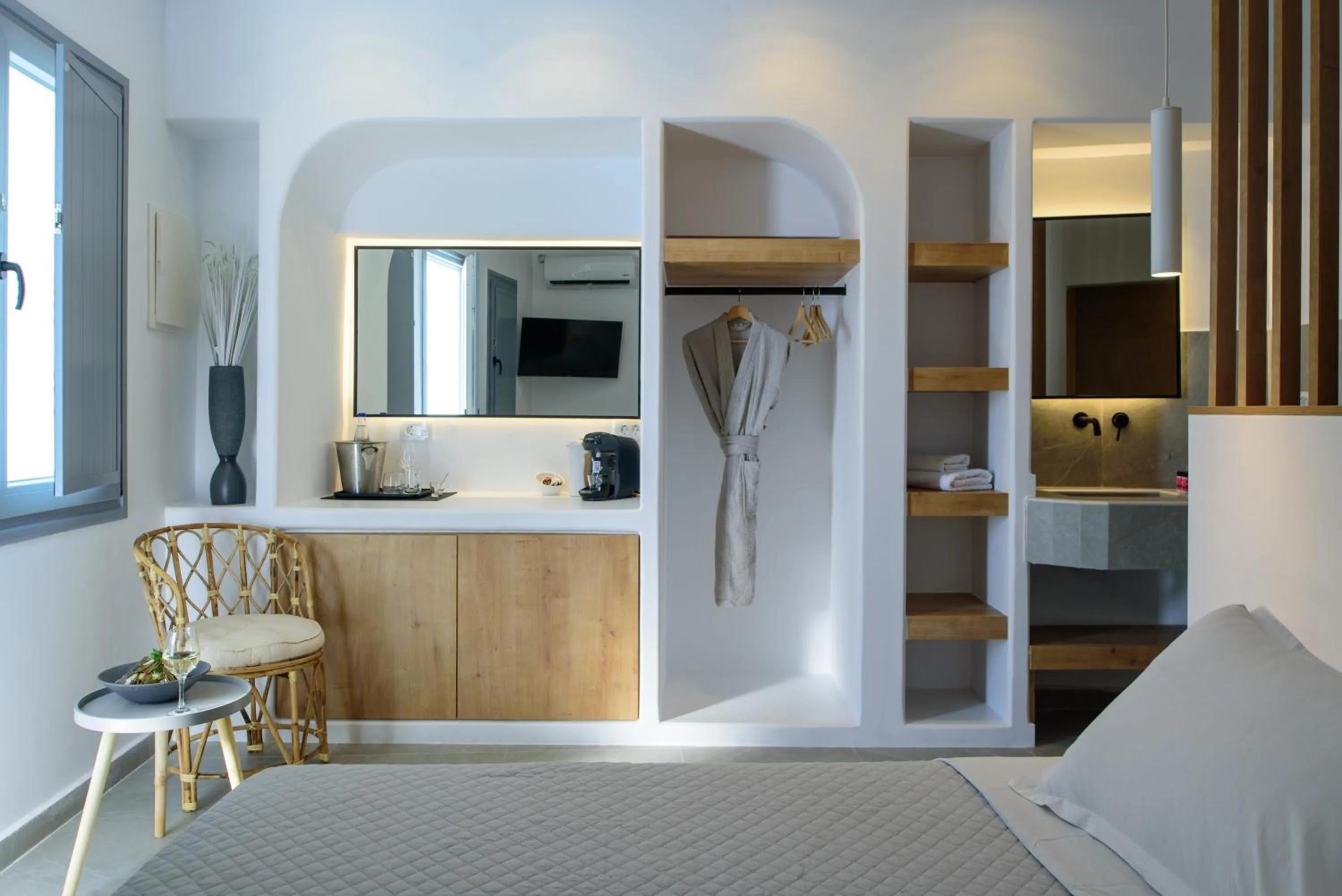 Bed in Elia Caldera Suites