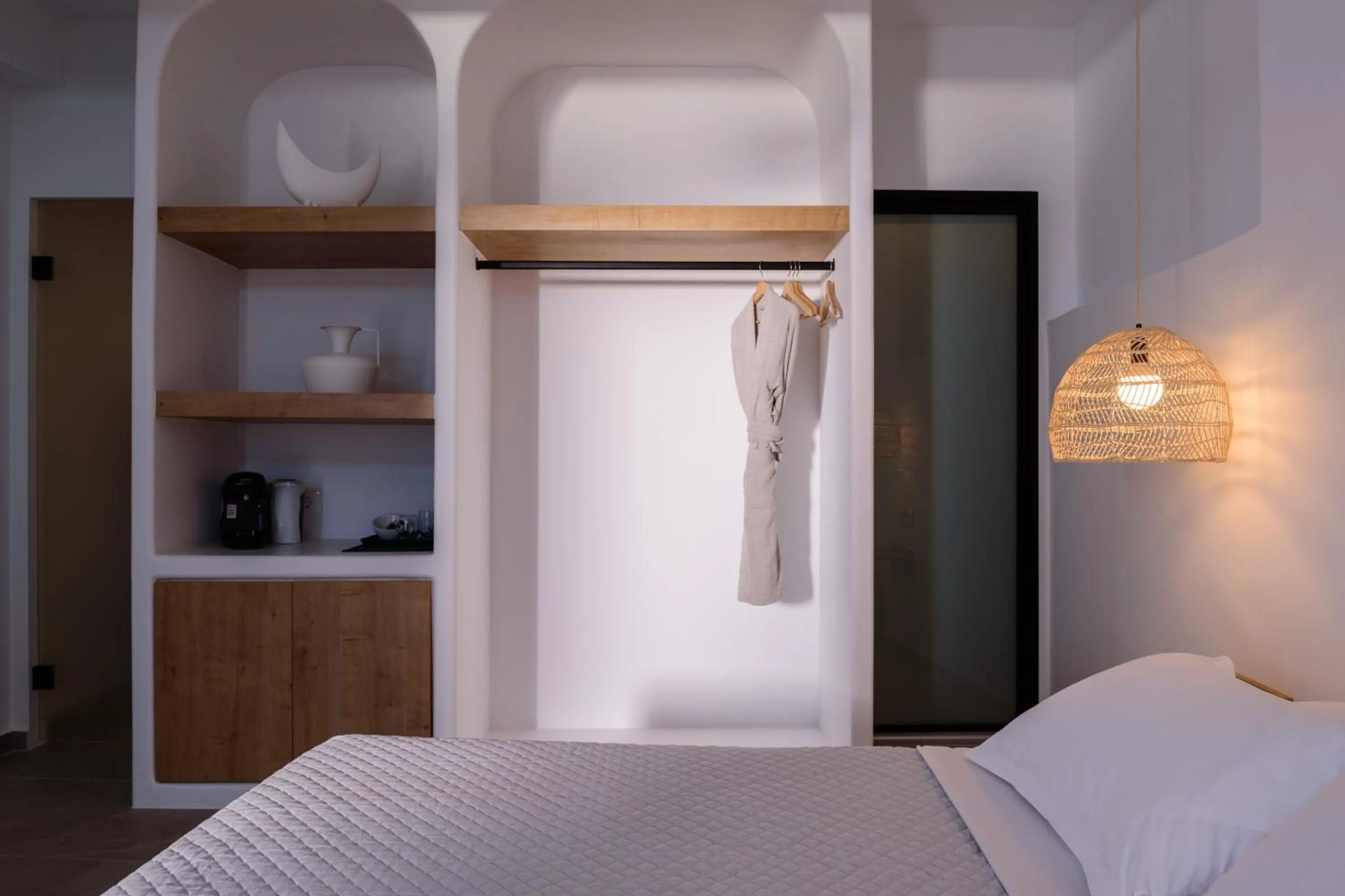 Bed in Elia Caldera Suites