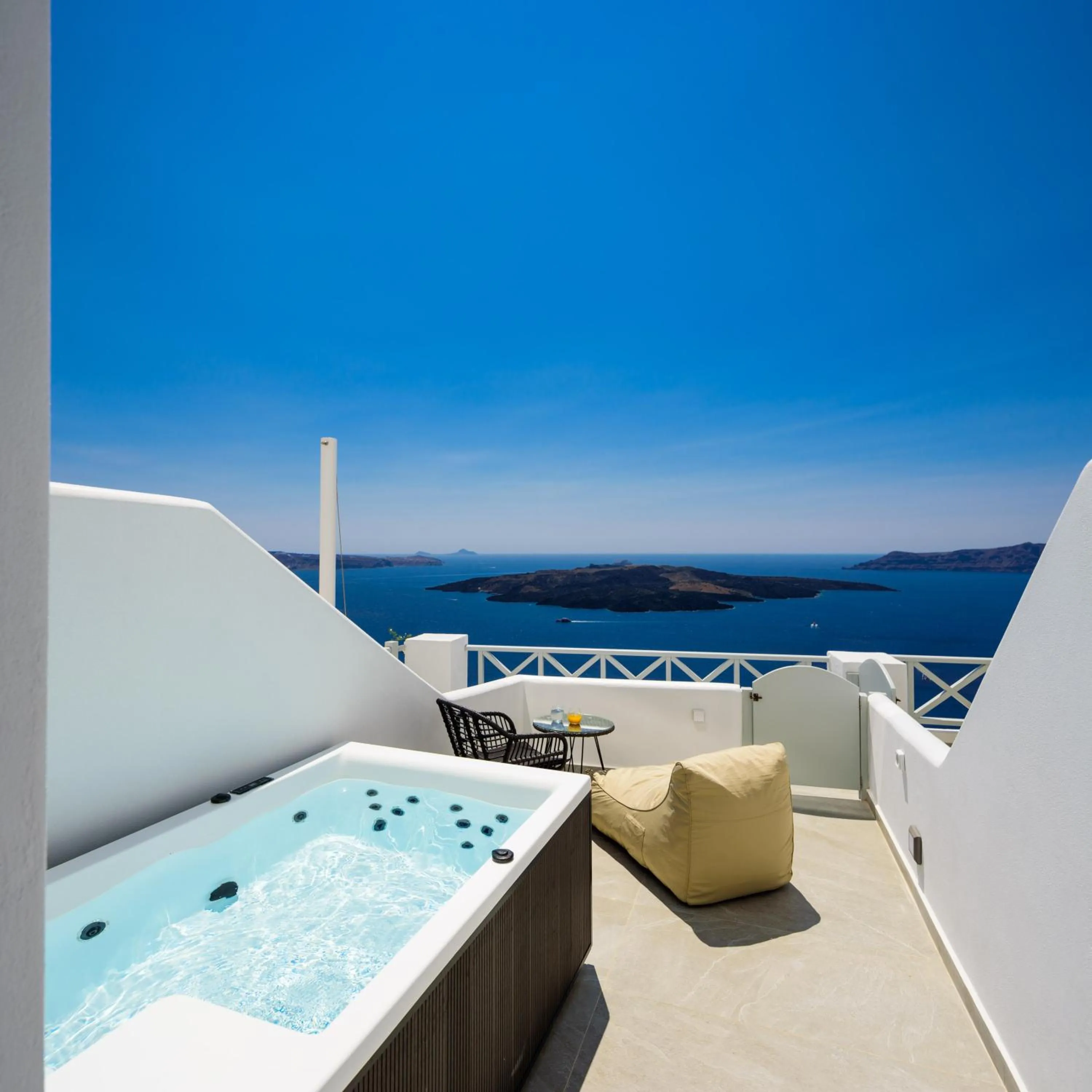 Day in Elia Caldera Suites