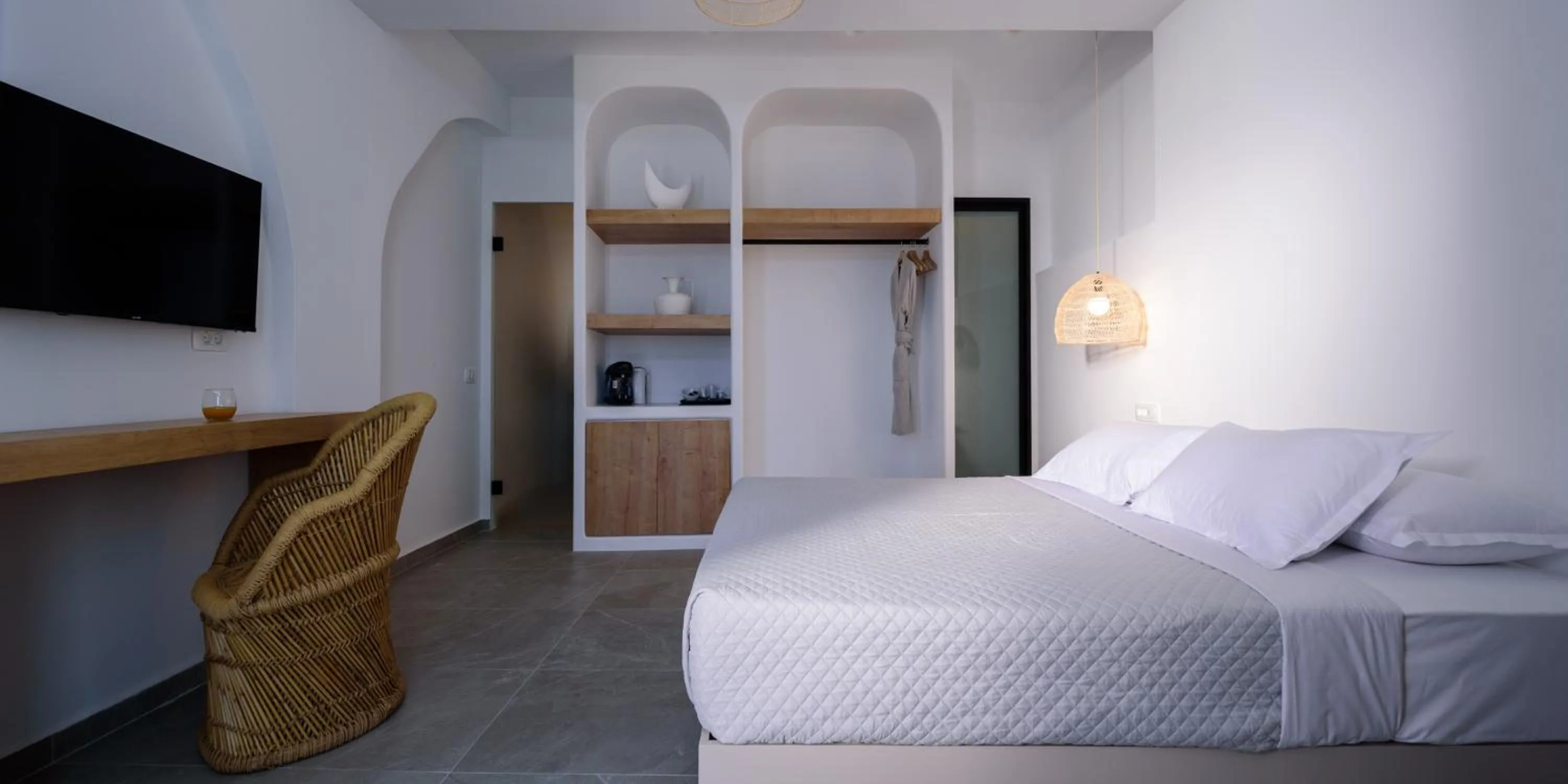 Bed in Elia Caldera Suites