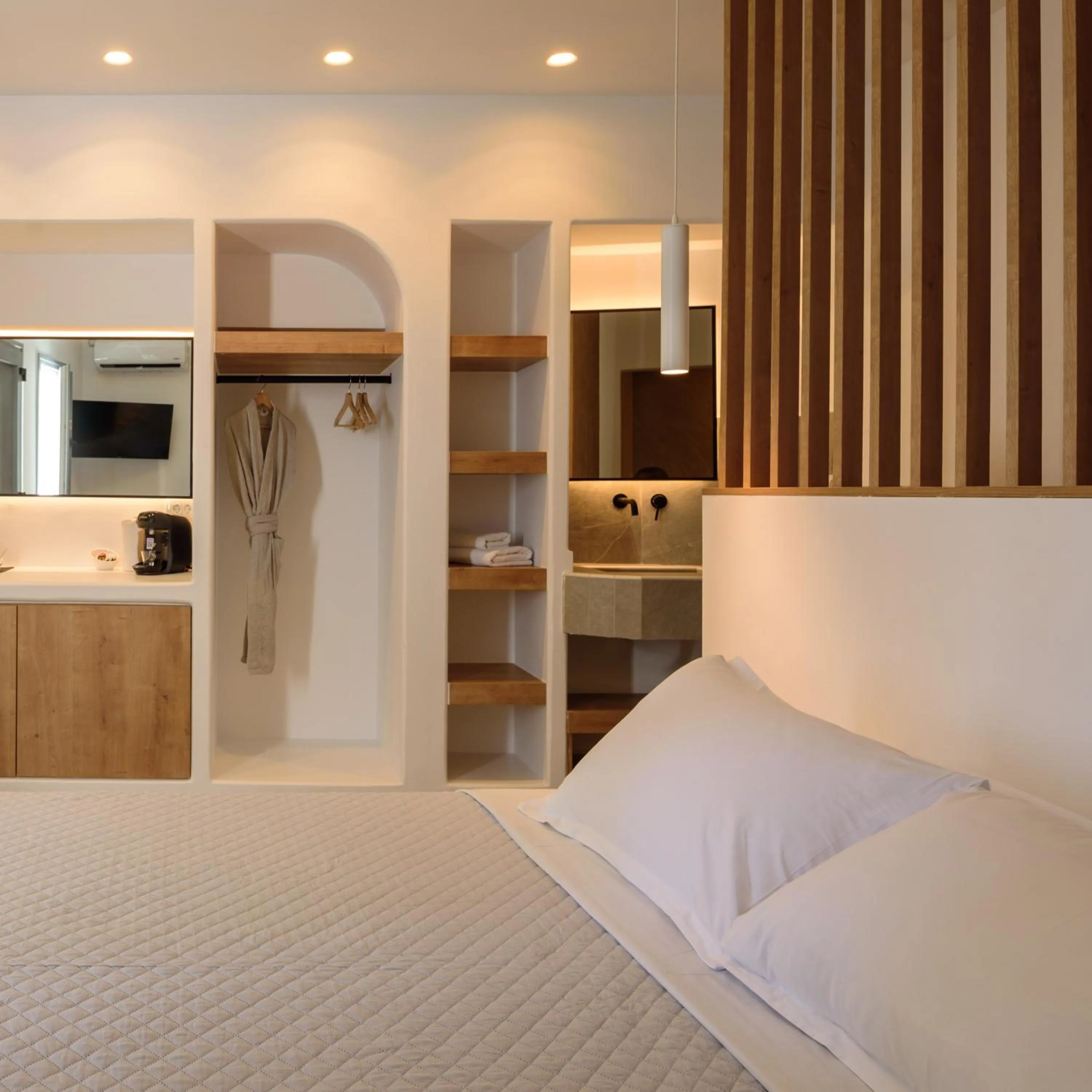 Bed in Elia Caldera Suites