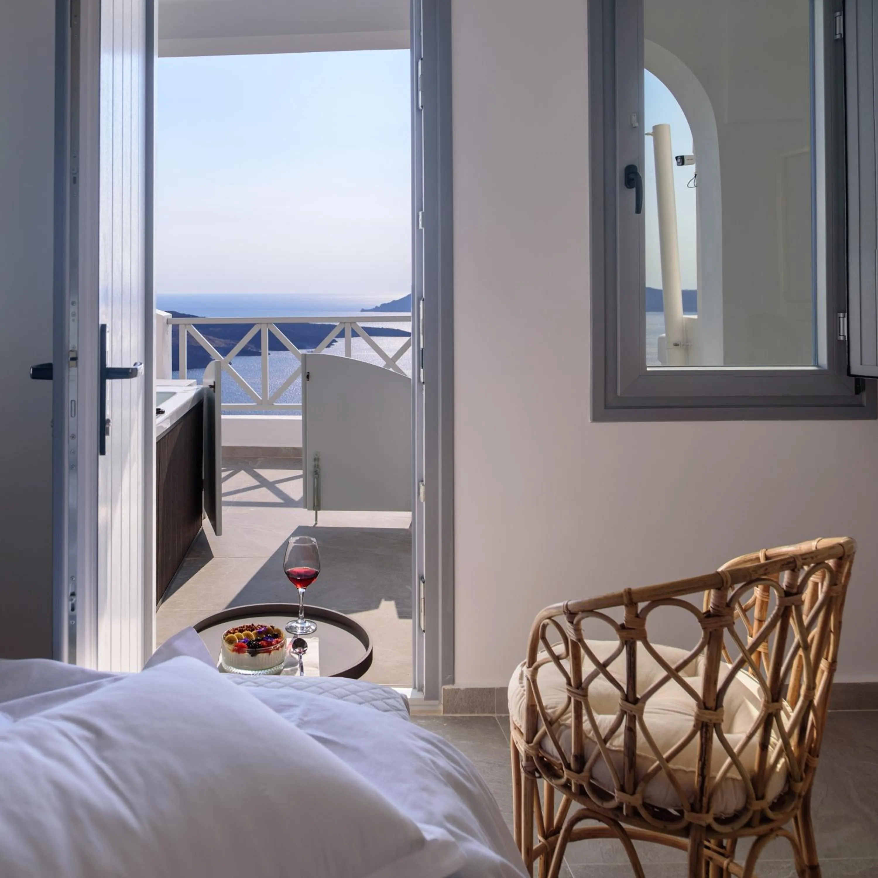 Seating area, Bed in Elia Caldera Suites