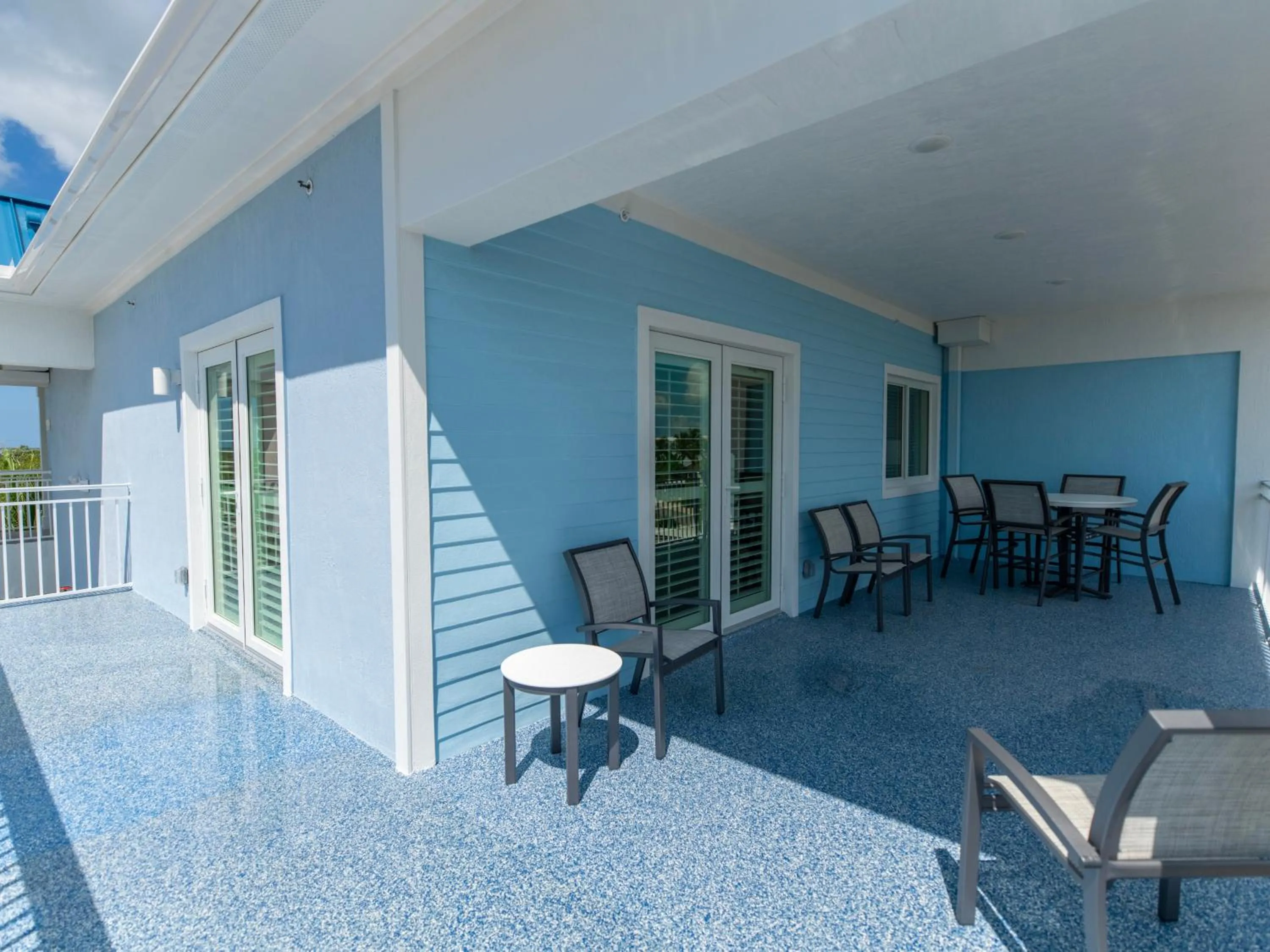 Balcony/Terrace in Sugarloaf Key Hotel at KOA Resort