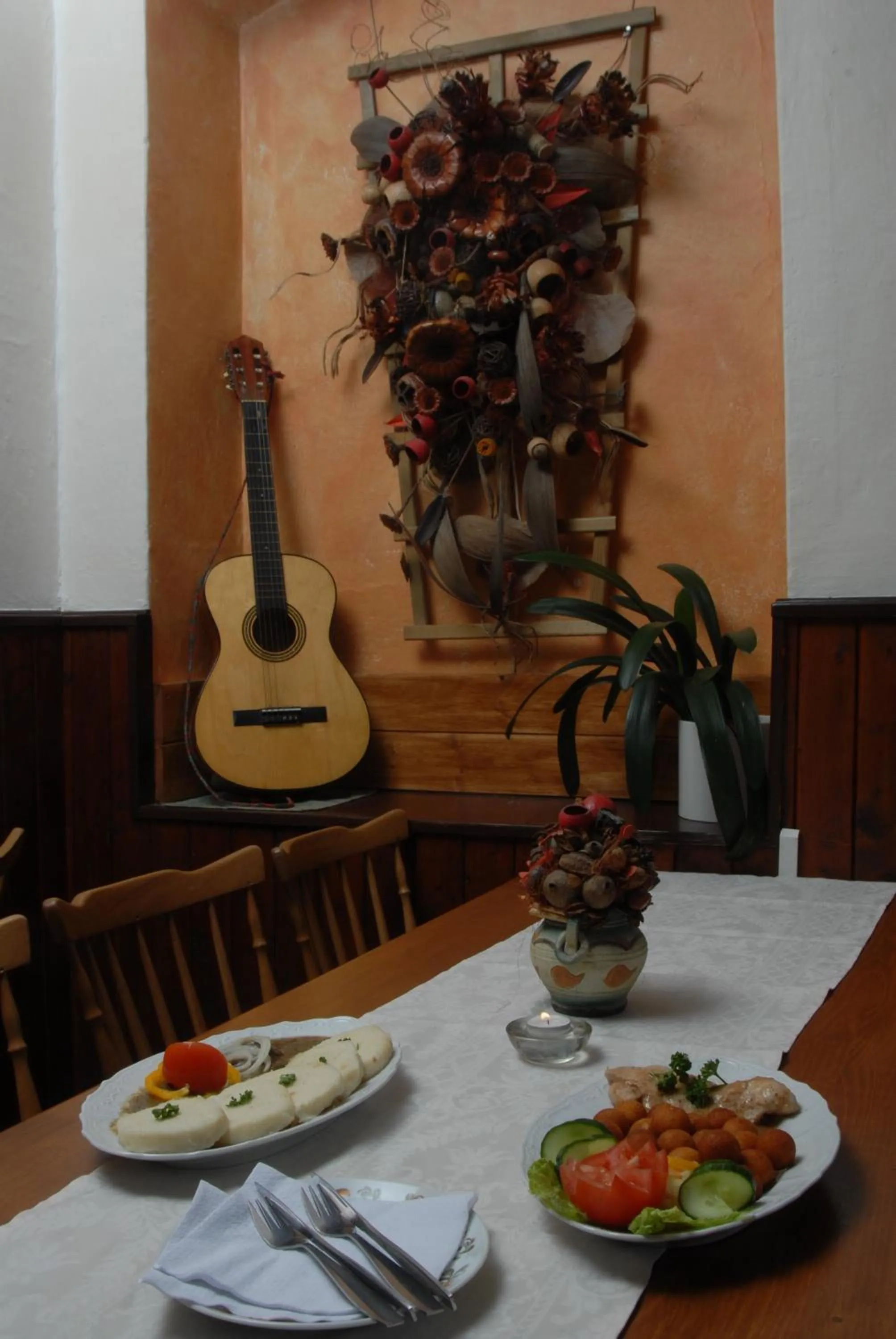 Restaurant/places to eat in Horský Hotel Arnica