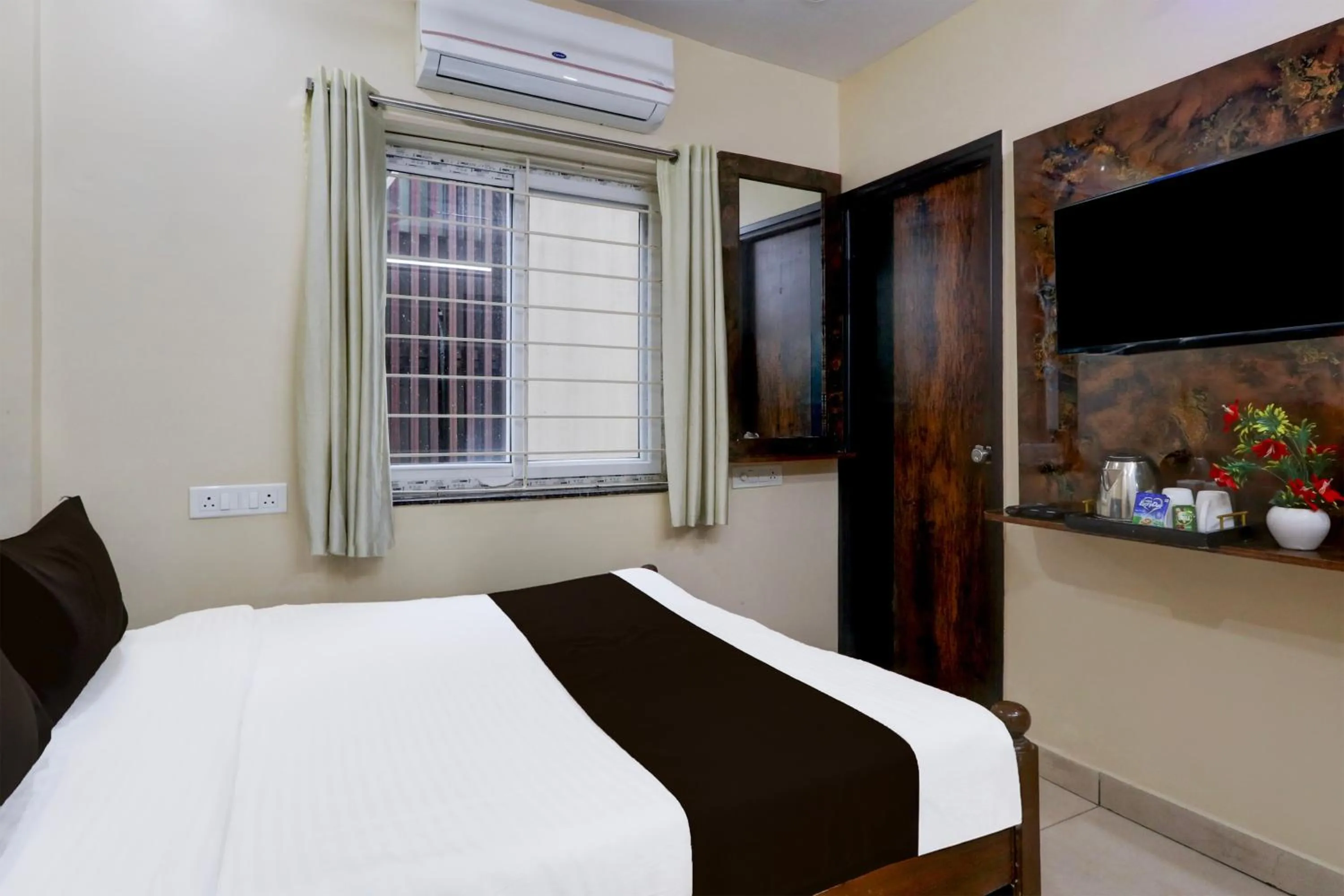 Bedroom, Bed in Hotel O Sai Manikanta Homes