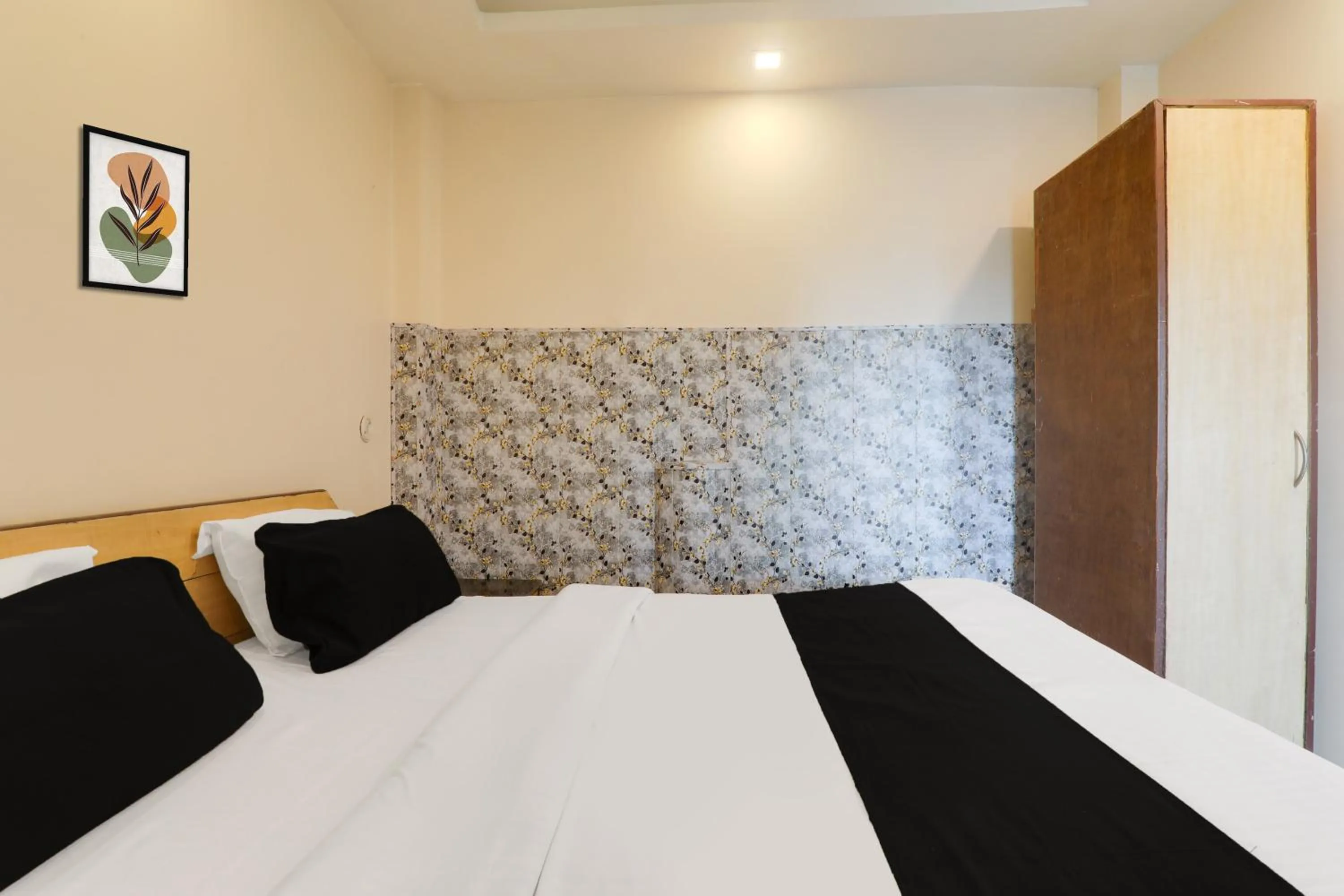 Bedroom, Bed in Super Hotel O TJ INTERNATIONAL