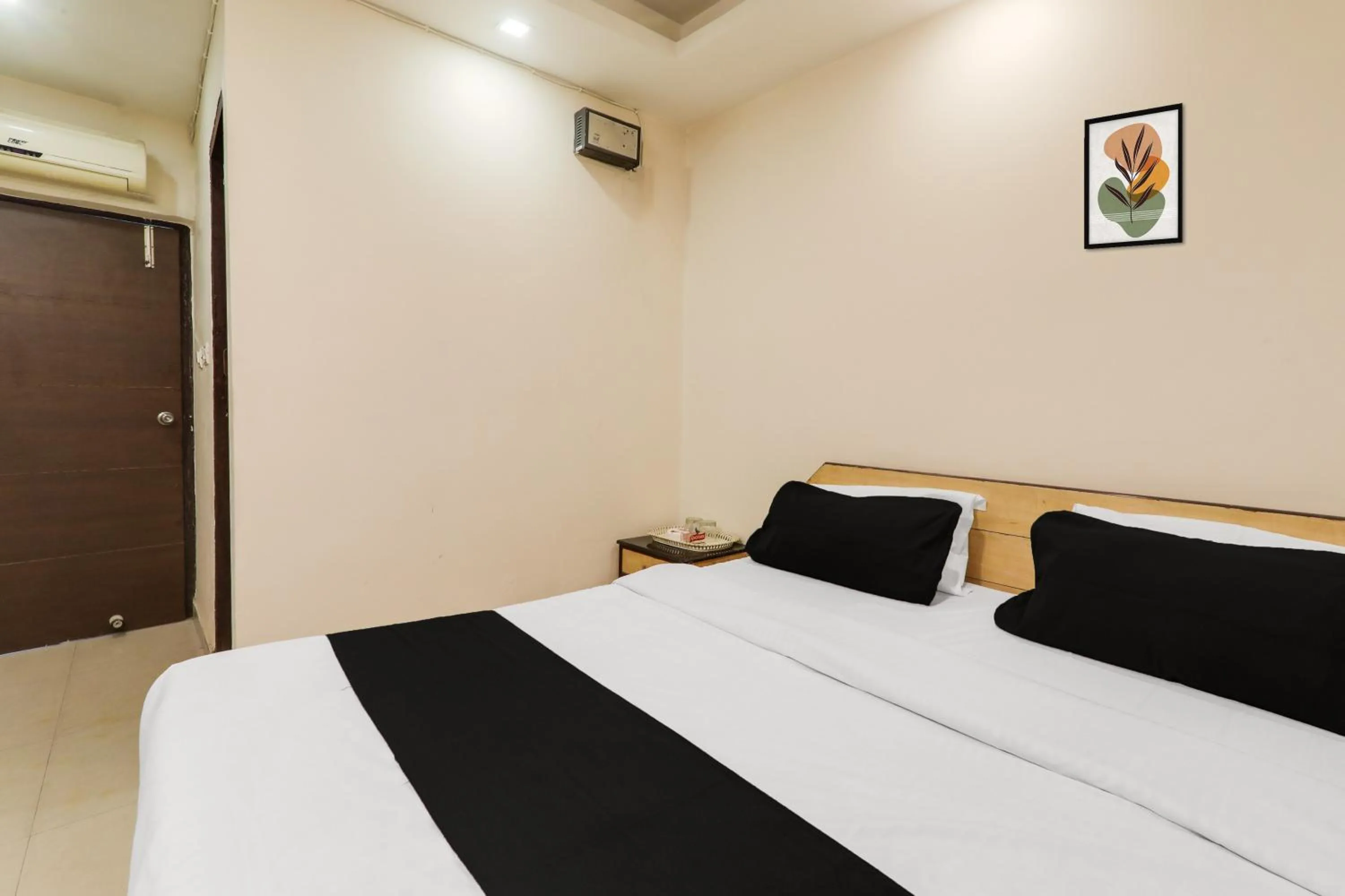 Bedroom, Bed in Super Hotel O TJ INTERNATIONAL