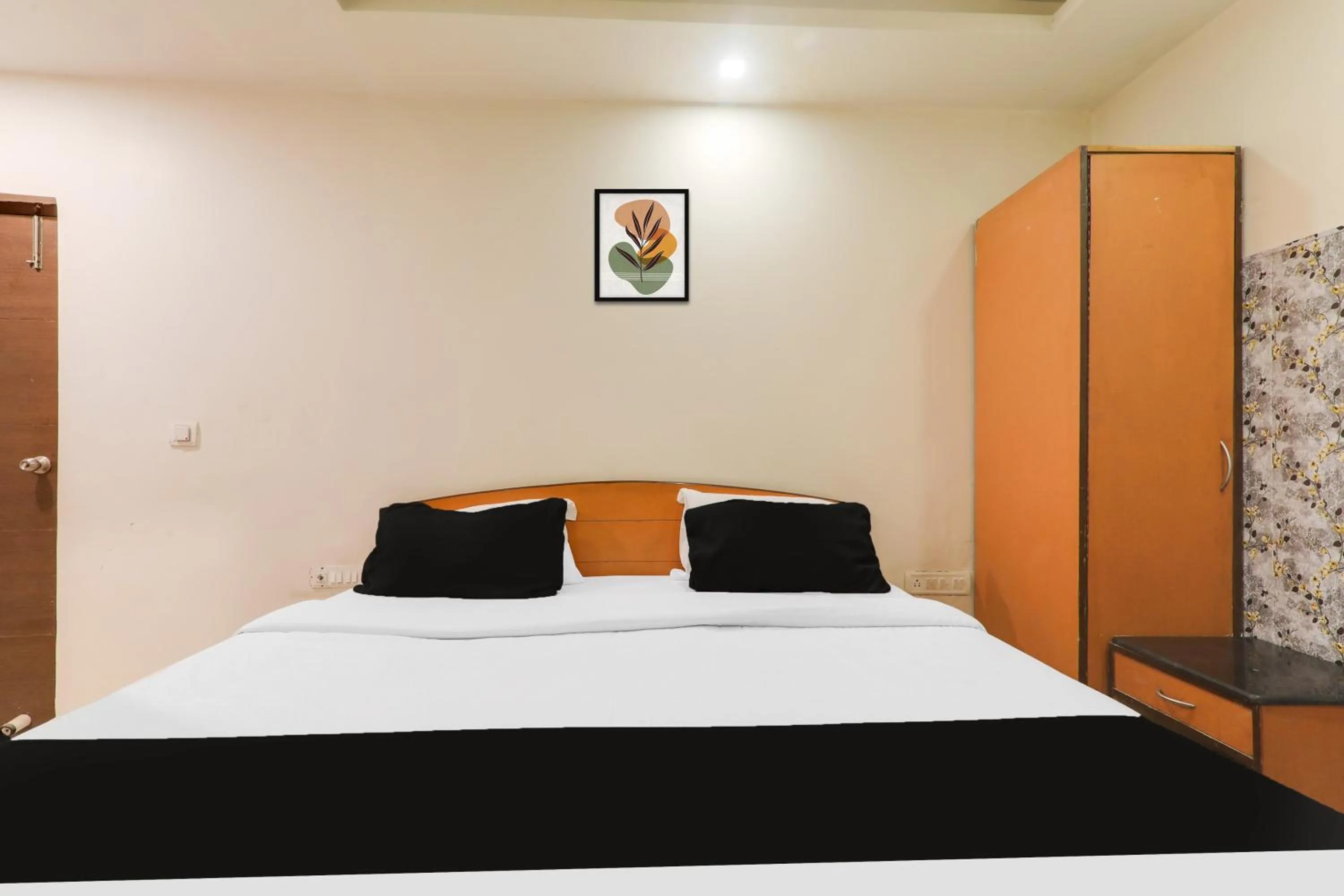 Bedroom, Bed in Super Hotel O TJ INTERNATIONAL