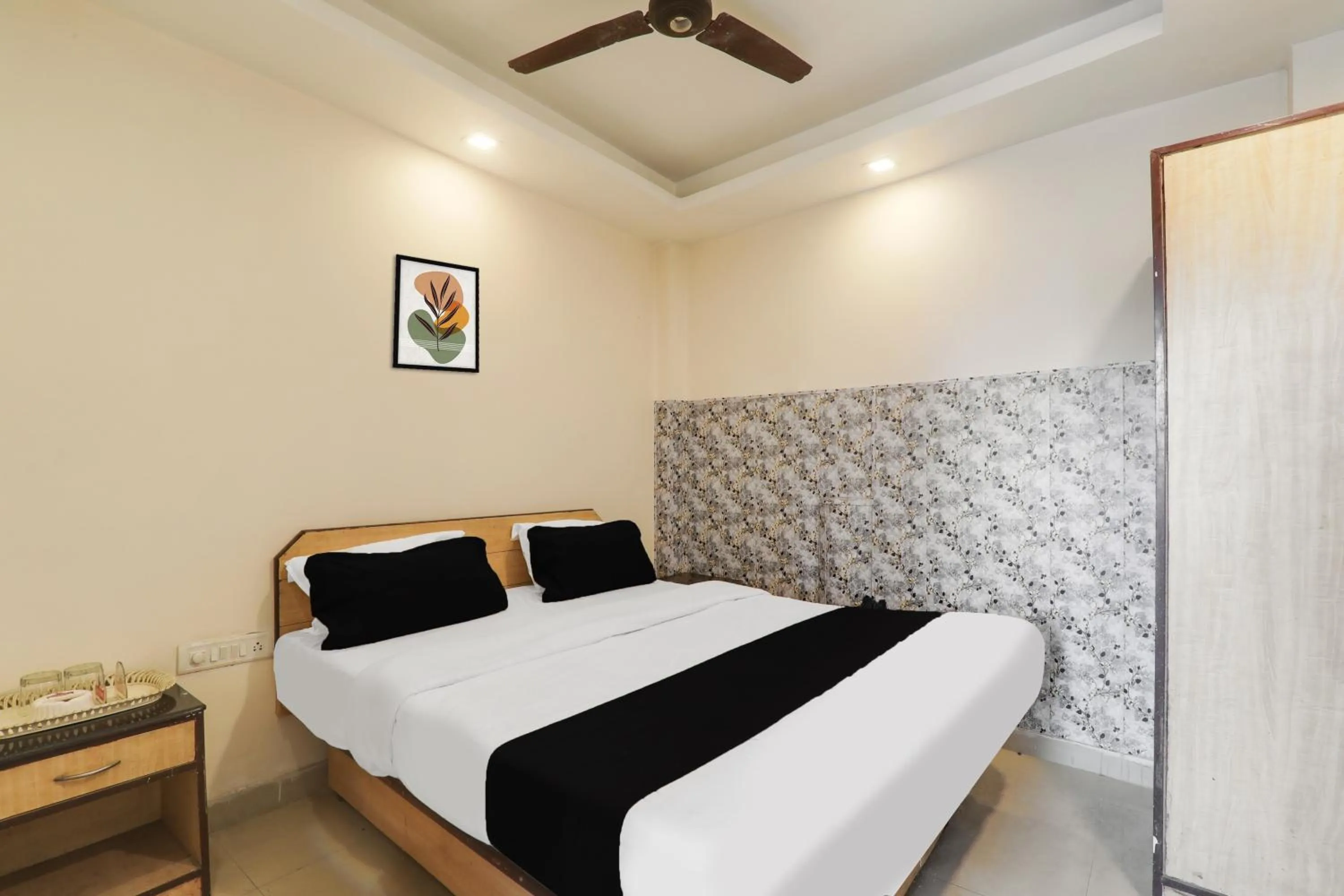 Bedroom, Bed in Super Hotel O TJ INTERNATIONAL