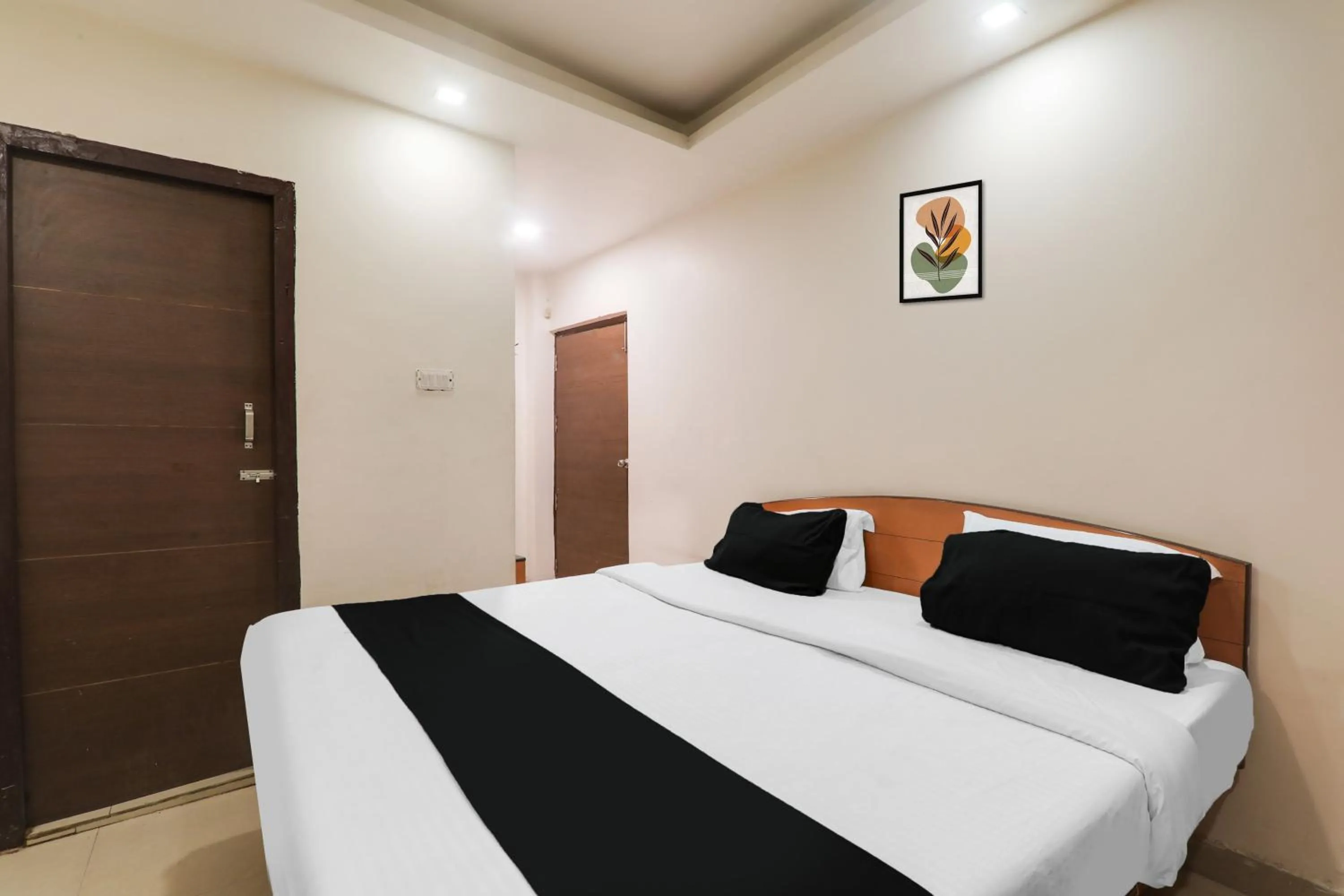 Bedroom, Bed in Super Hotel O TJ INTERNATIONAL