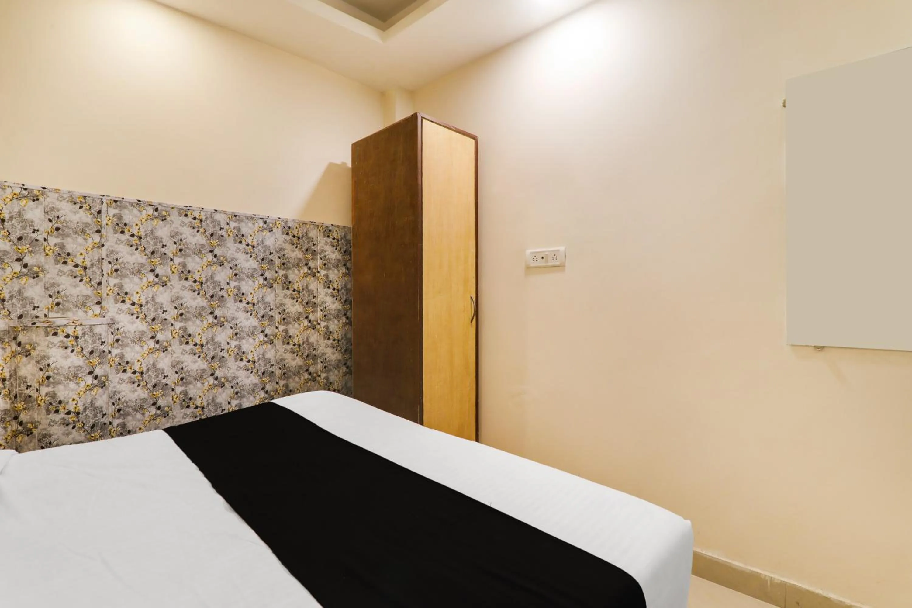 Bedroom, Bed in Super Hotel O TJ INTERNATIONAL