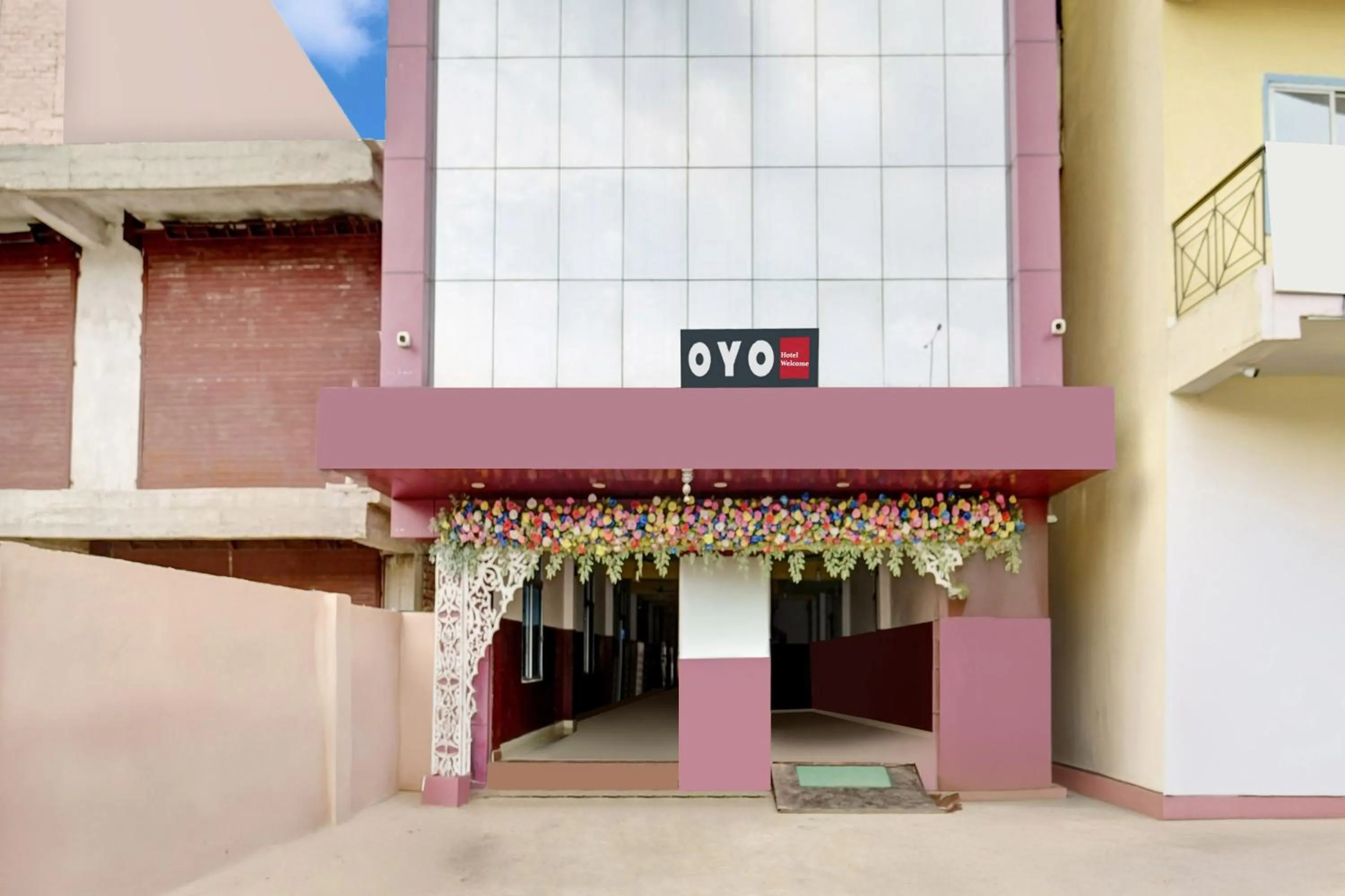 Facade/entrance in Hotel O Welcome