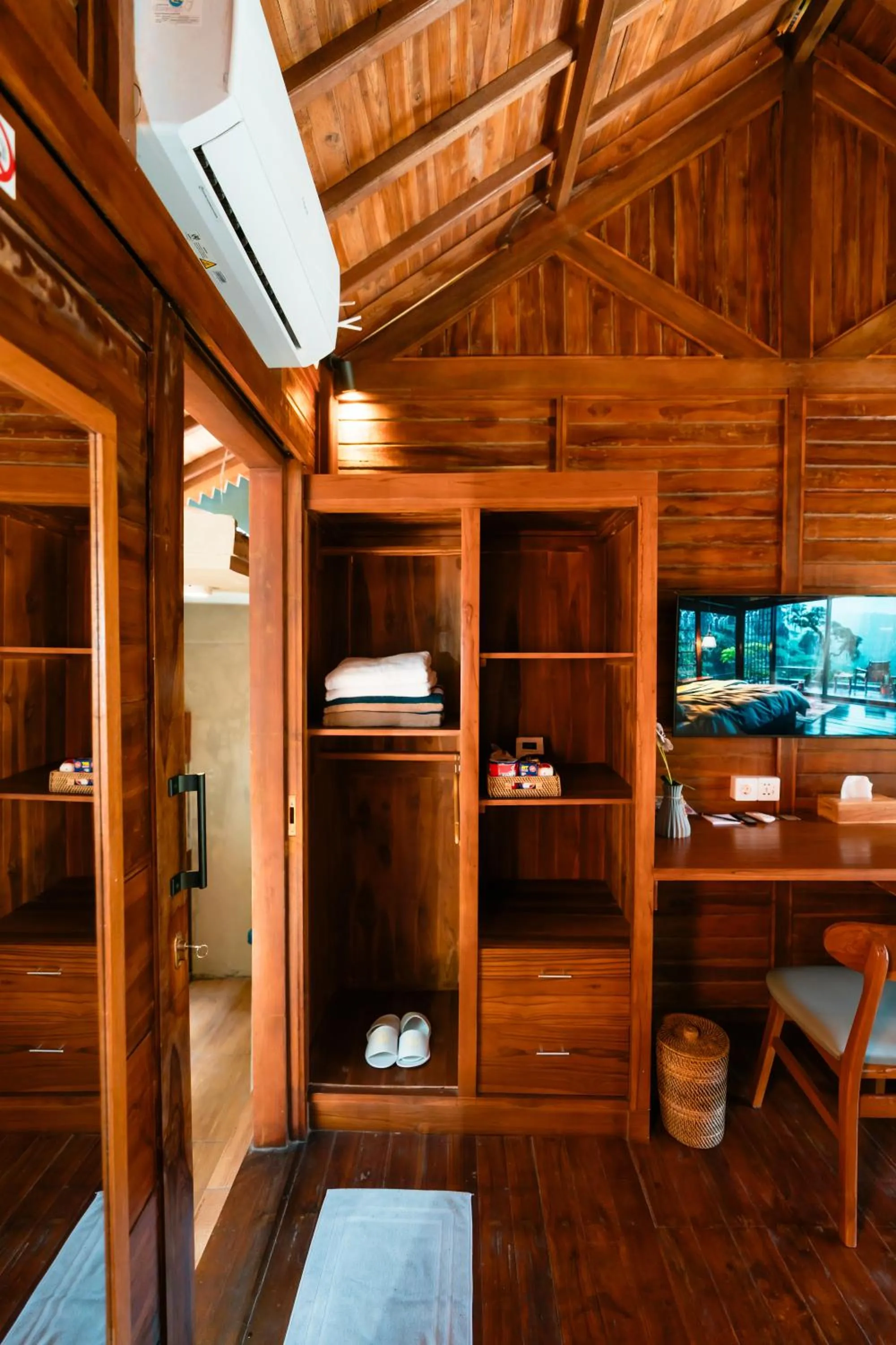 hair dryier in Ngesil Private Joglo & Pool