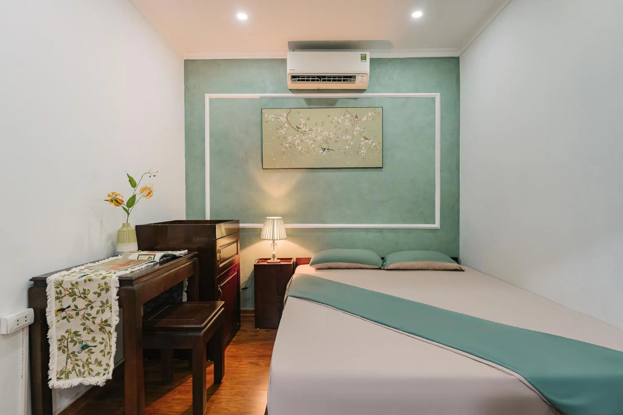 Bedroom, Bed in Drumie Home - salesOTAvn