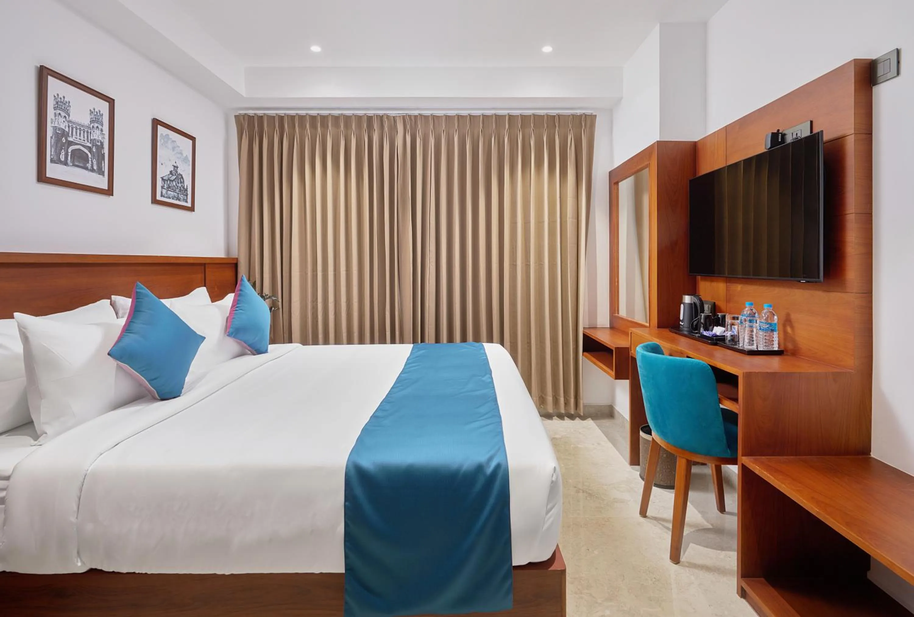 Bed in Q-White Crescent