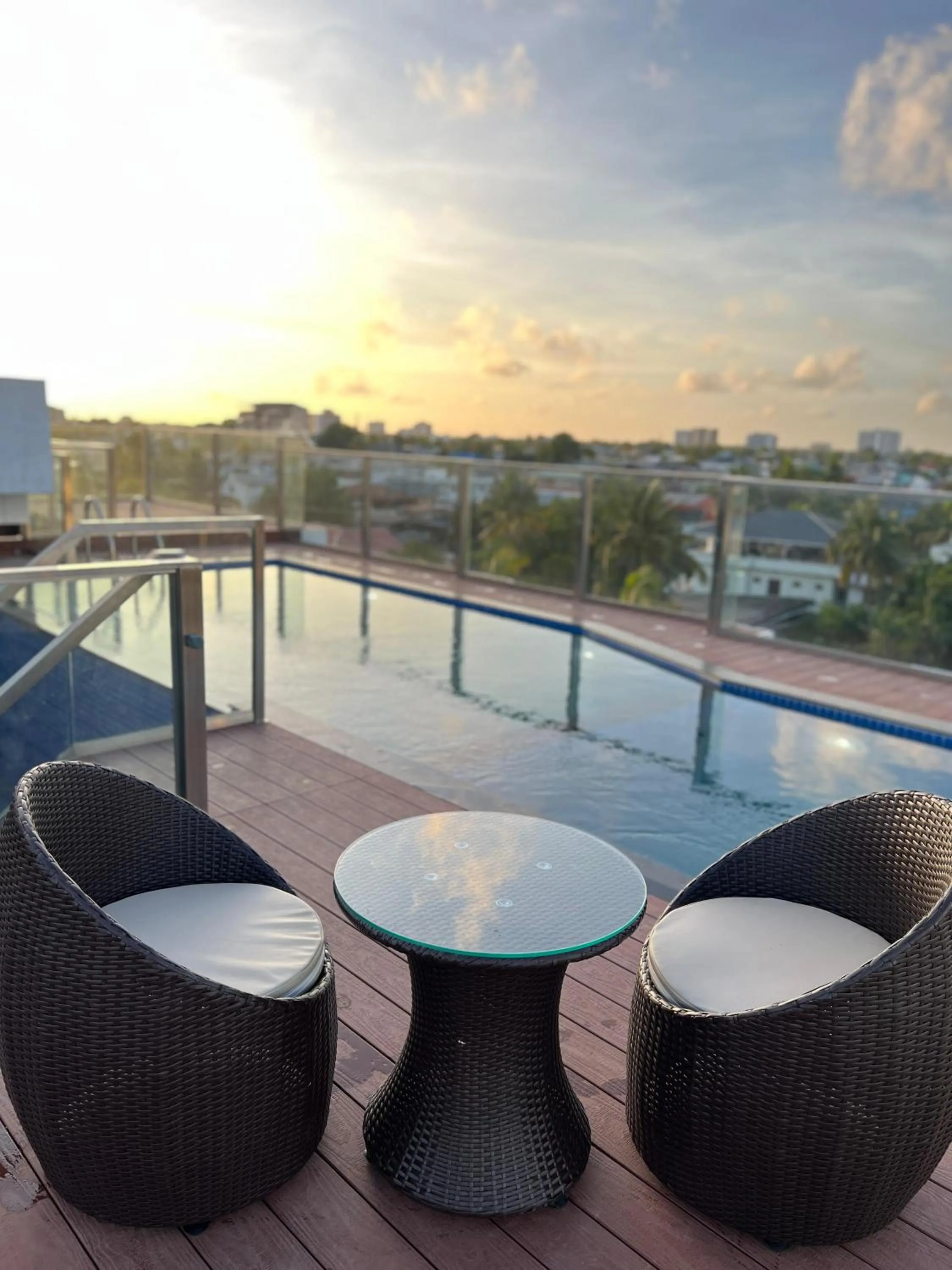 Pool view in Q-White Crescent