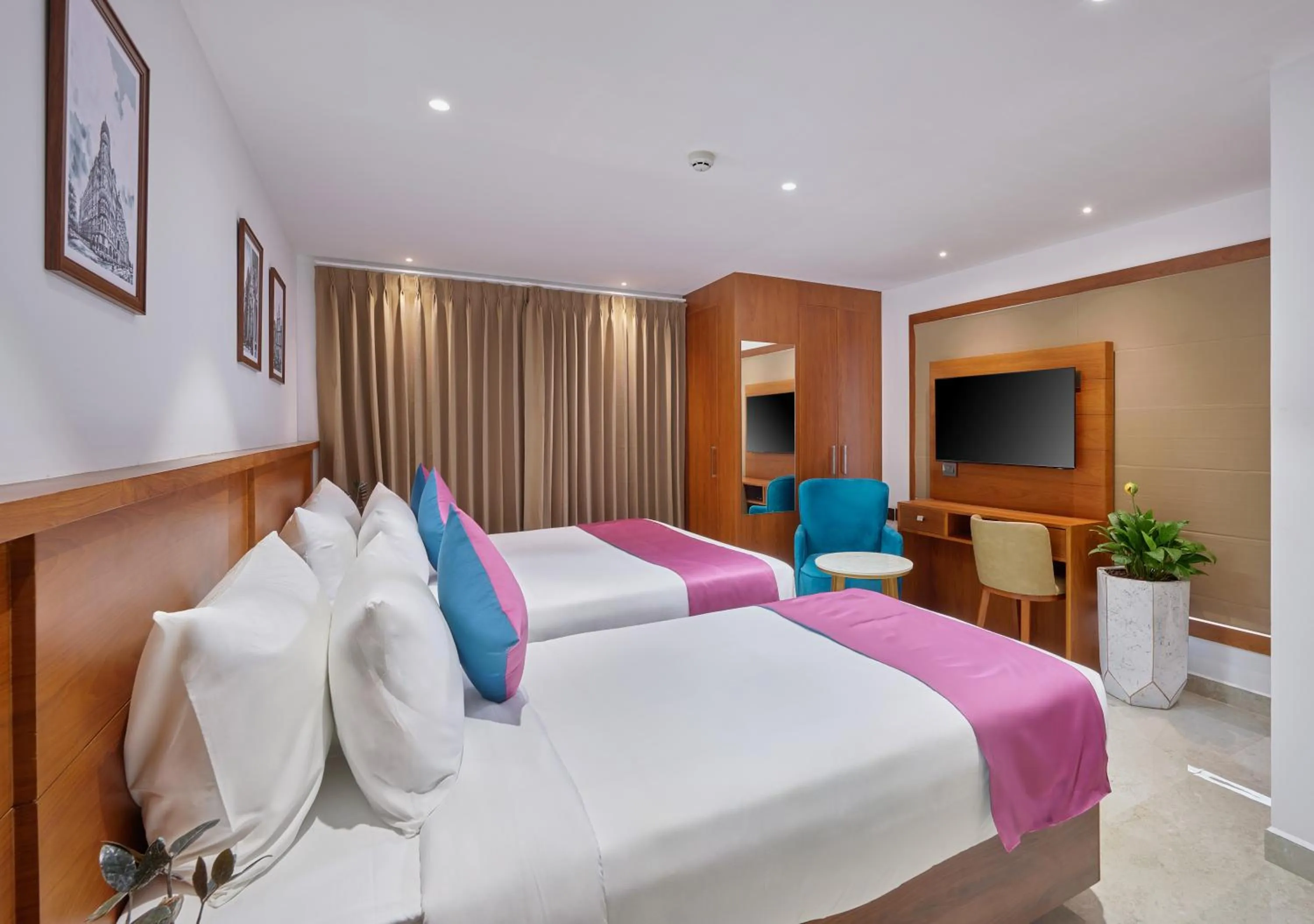 Bed in Q-White Crescent