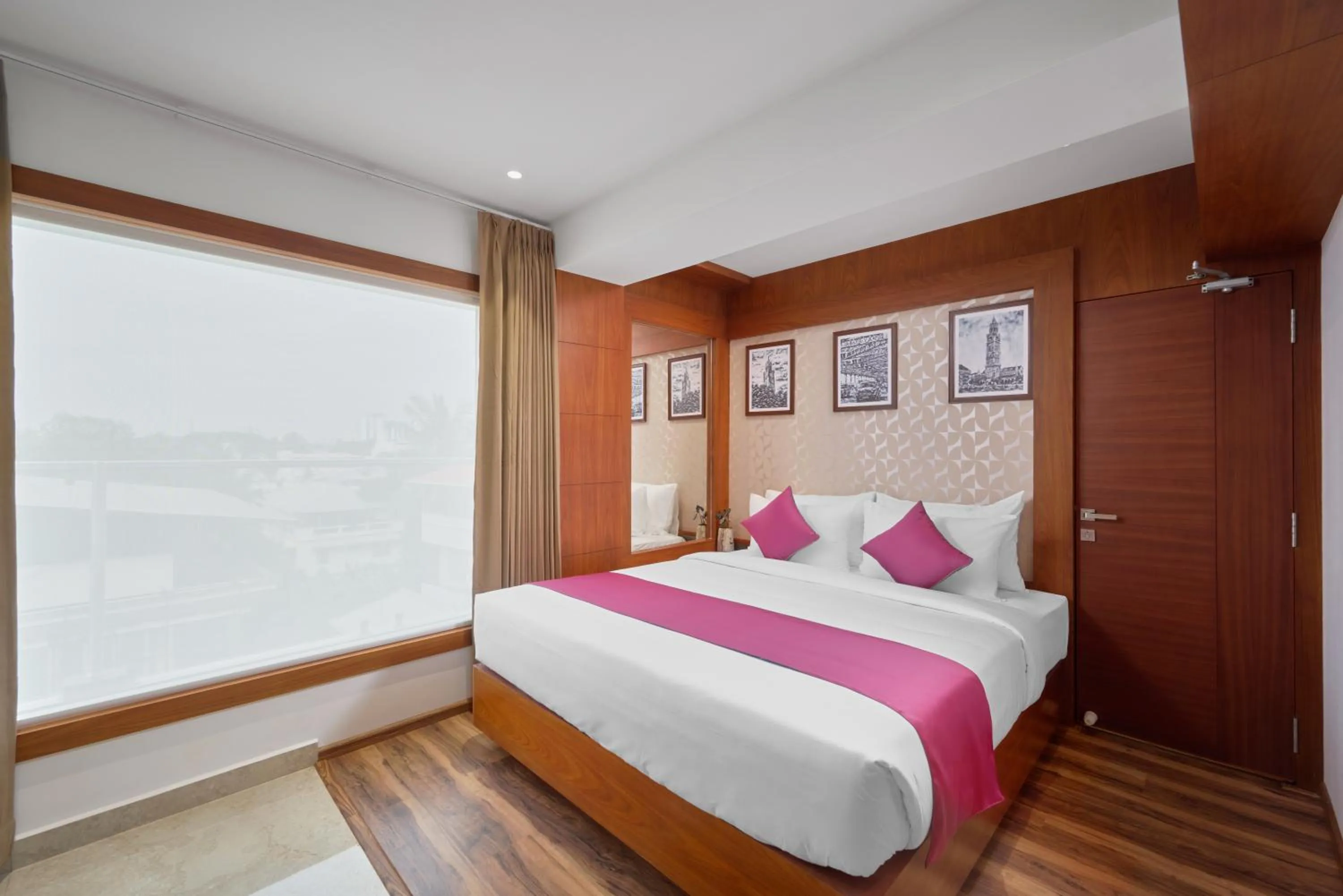 Balcony/Terrace, Bed in Q-White Crescent