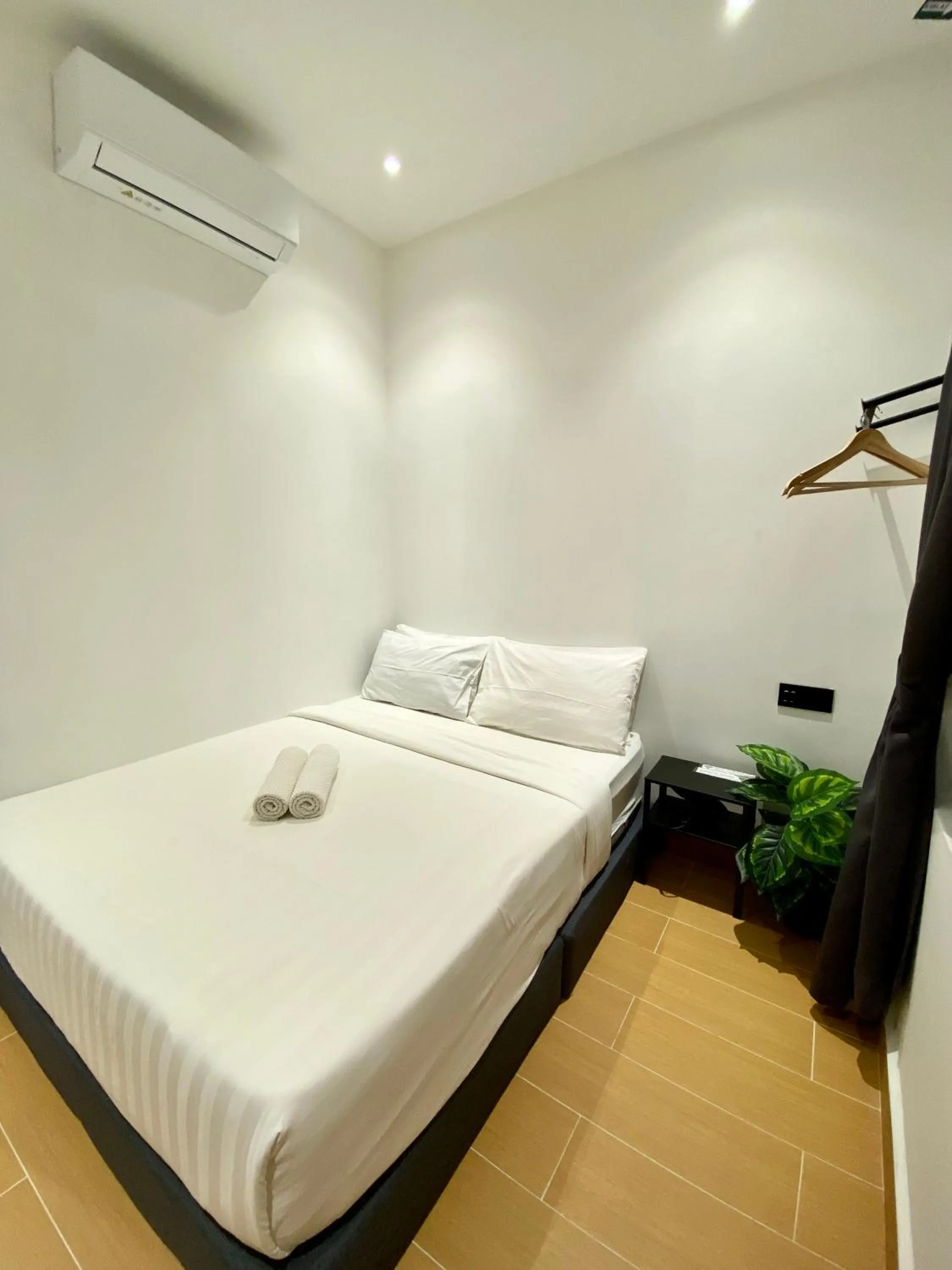 Bedroom, Bed in The 6N by Sky Hive