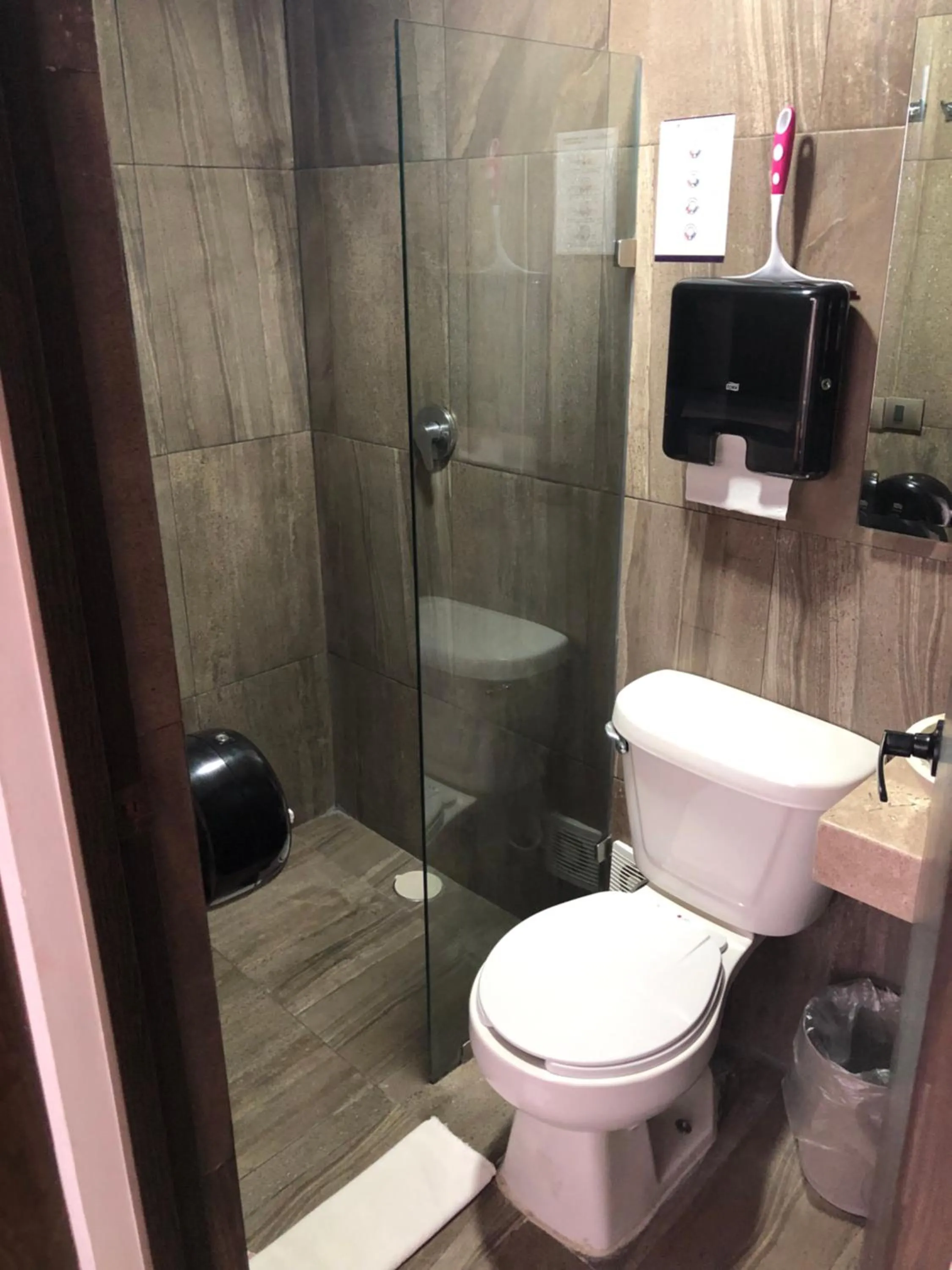 Shower in Hotel Tepeyac 402 León Calzada