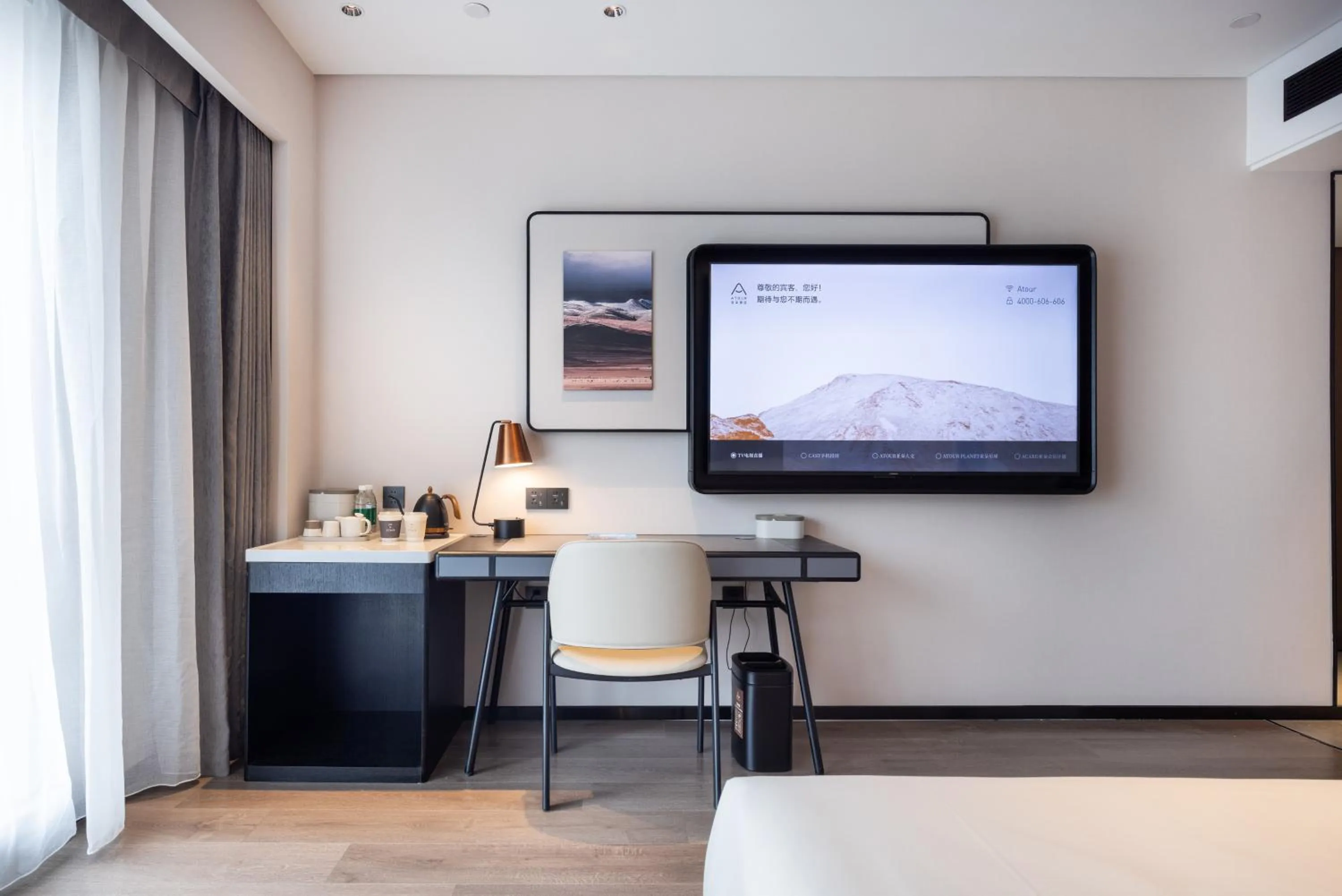 Atour Hotel Guangzhou Baiyun Station Julong Metro Station