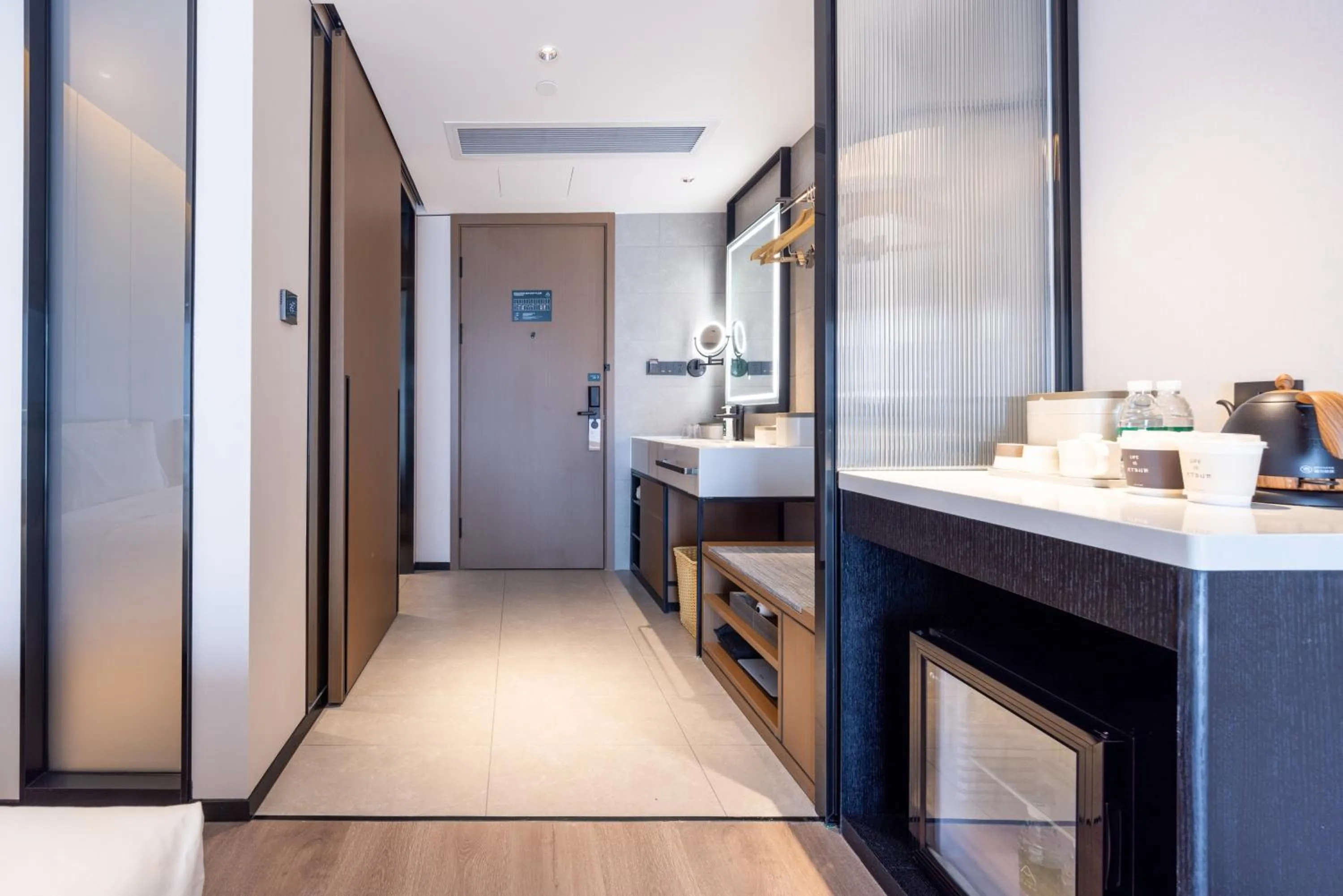 Atour Hotel Guangzhou Baiyun Station Julong Metro Station