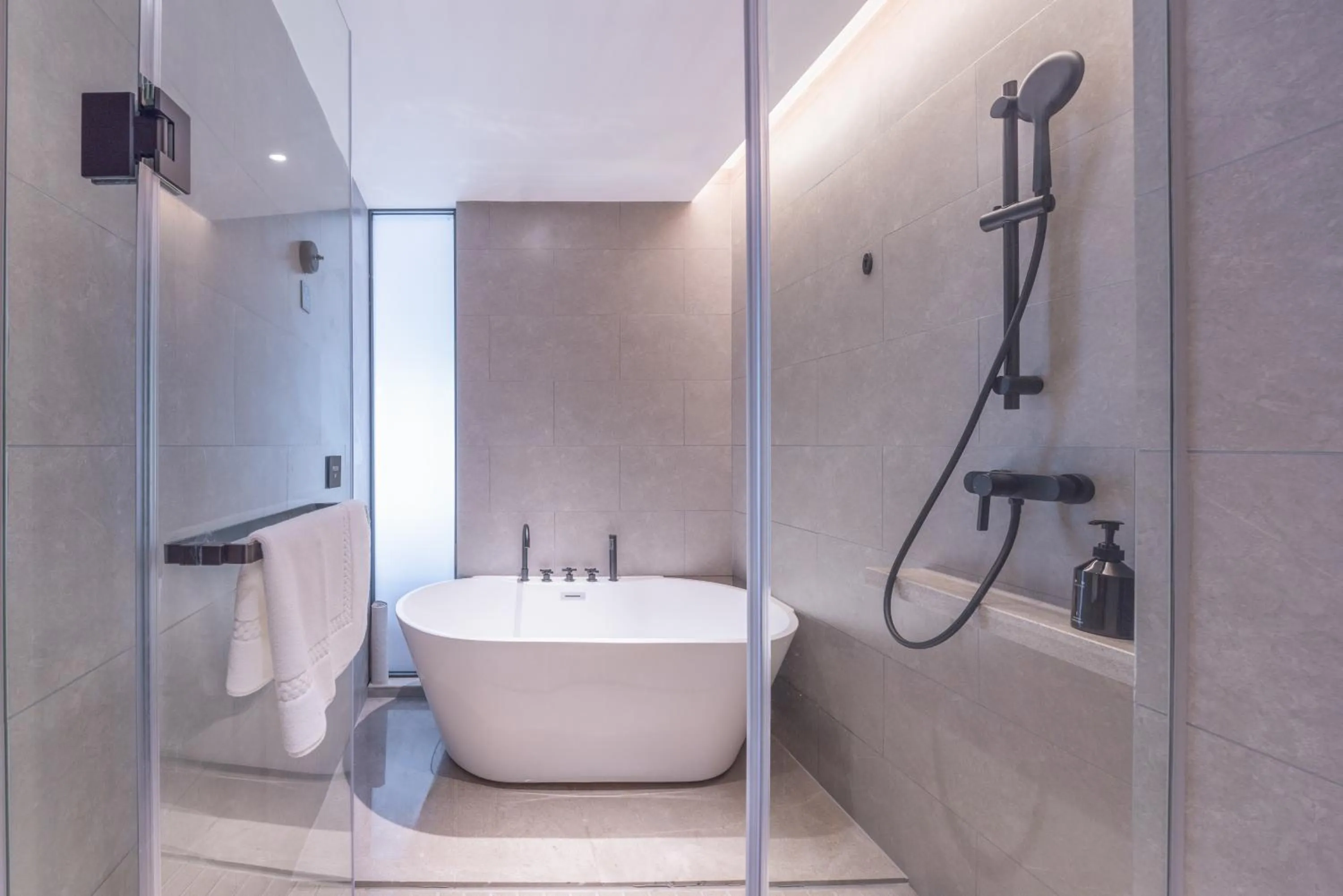 Atour Hotel Guangzhou Baiyun Station Julong Metro Station