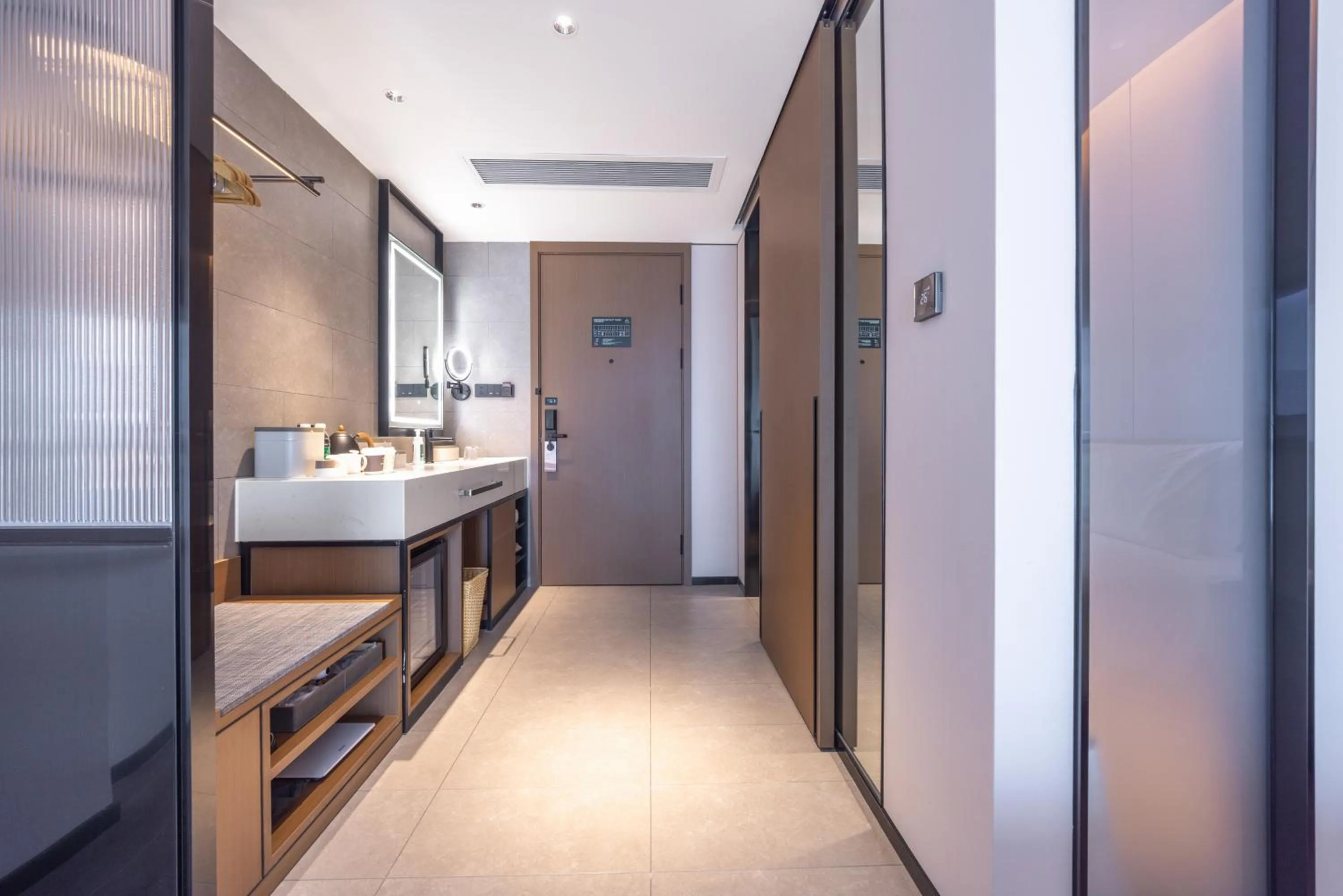 Atour Hotel Guangzhou Baiyun Station Julong Metro Station