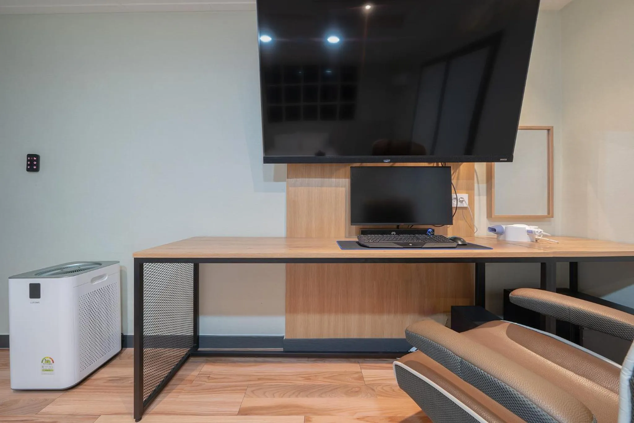 TV and multimedia in Curve Hotel Iksan