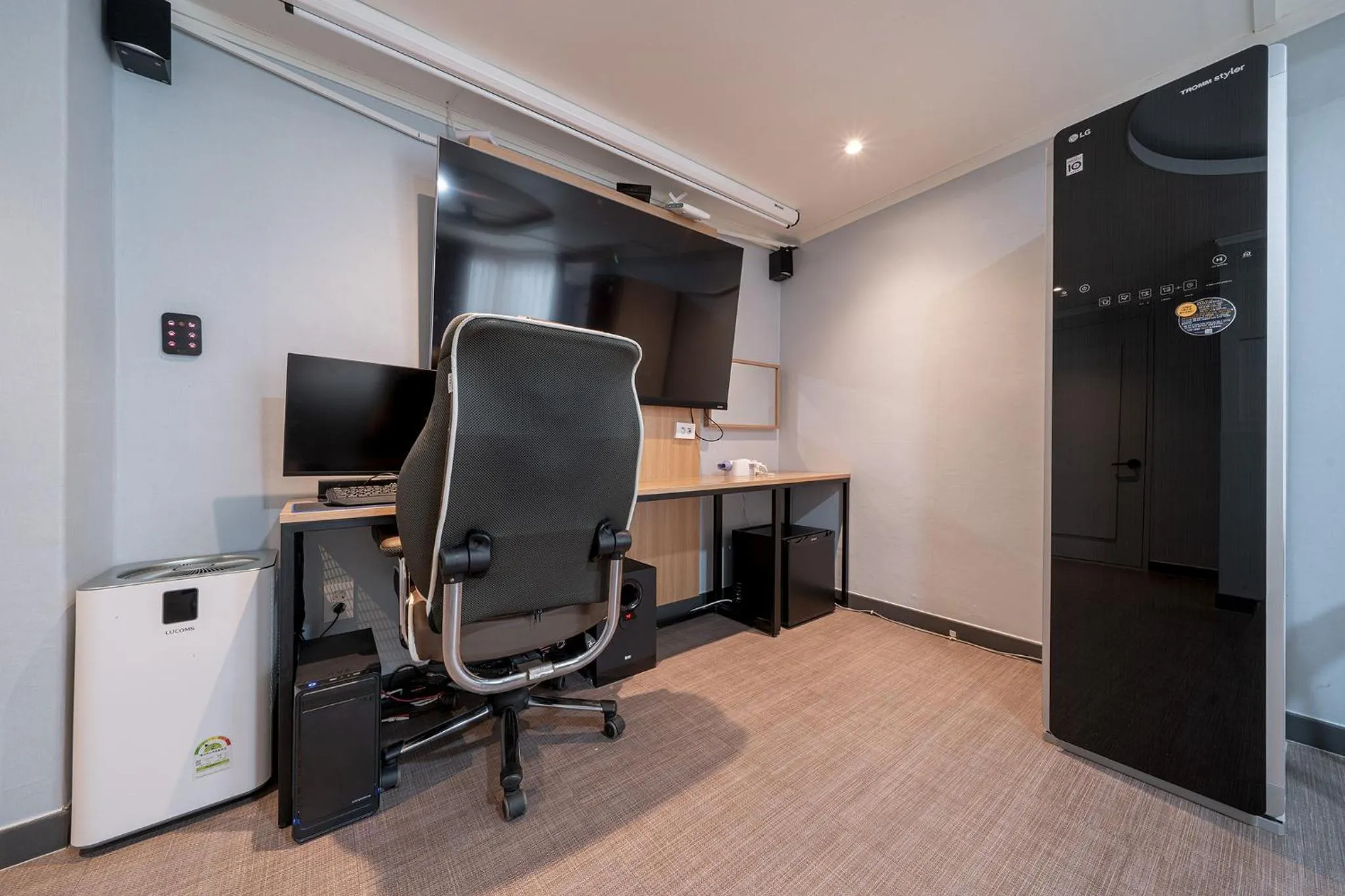 TV and multimedia in Curve Hotel Iksan