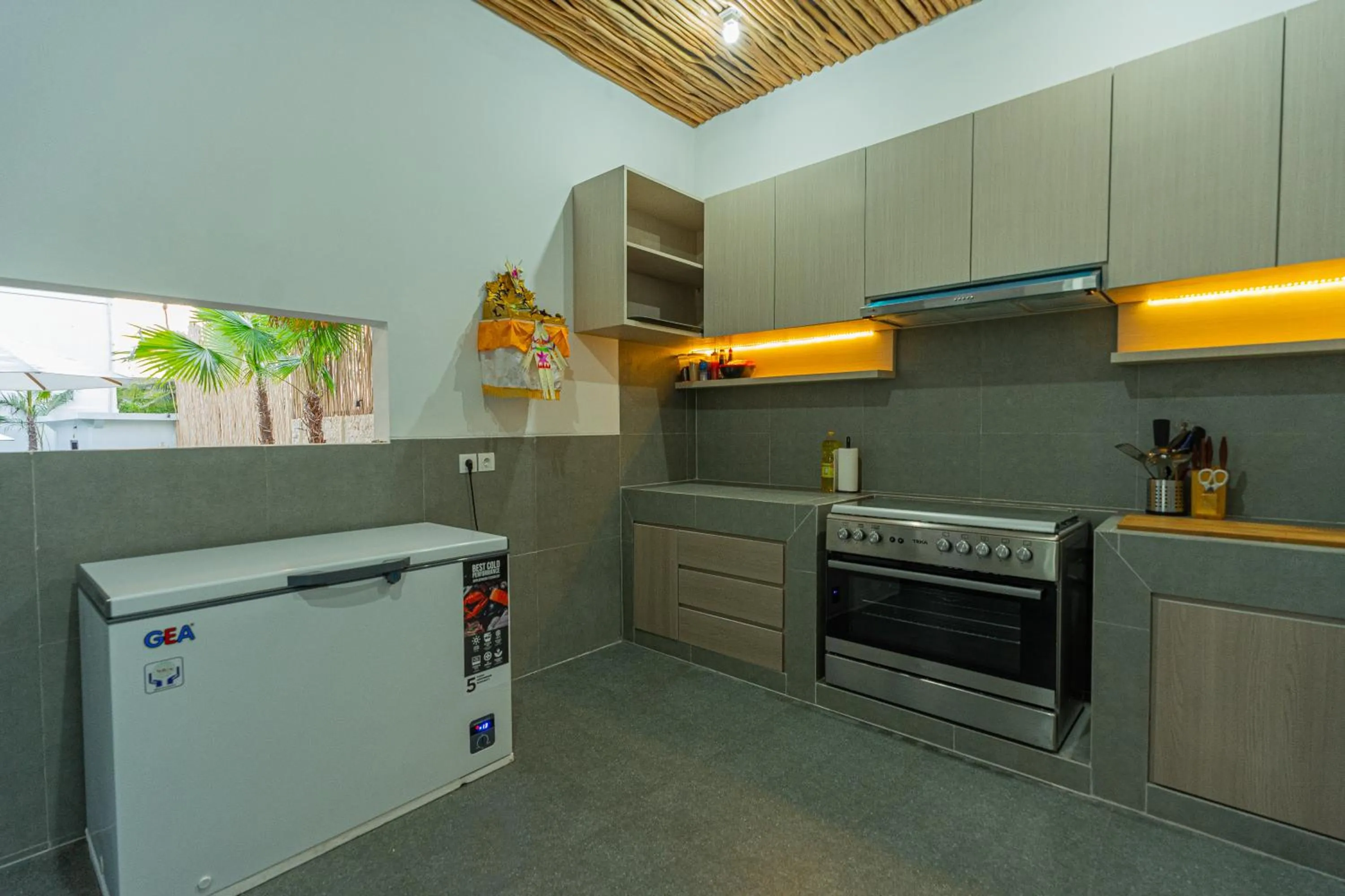 Kitchen or kitchenette in Nooju Pererenan