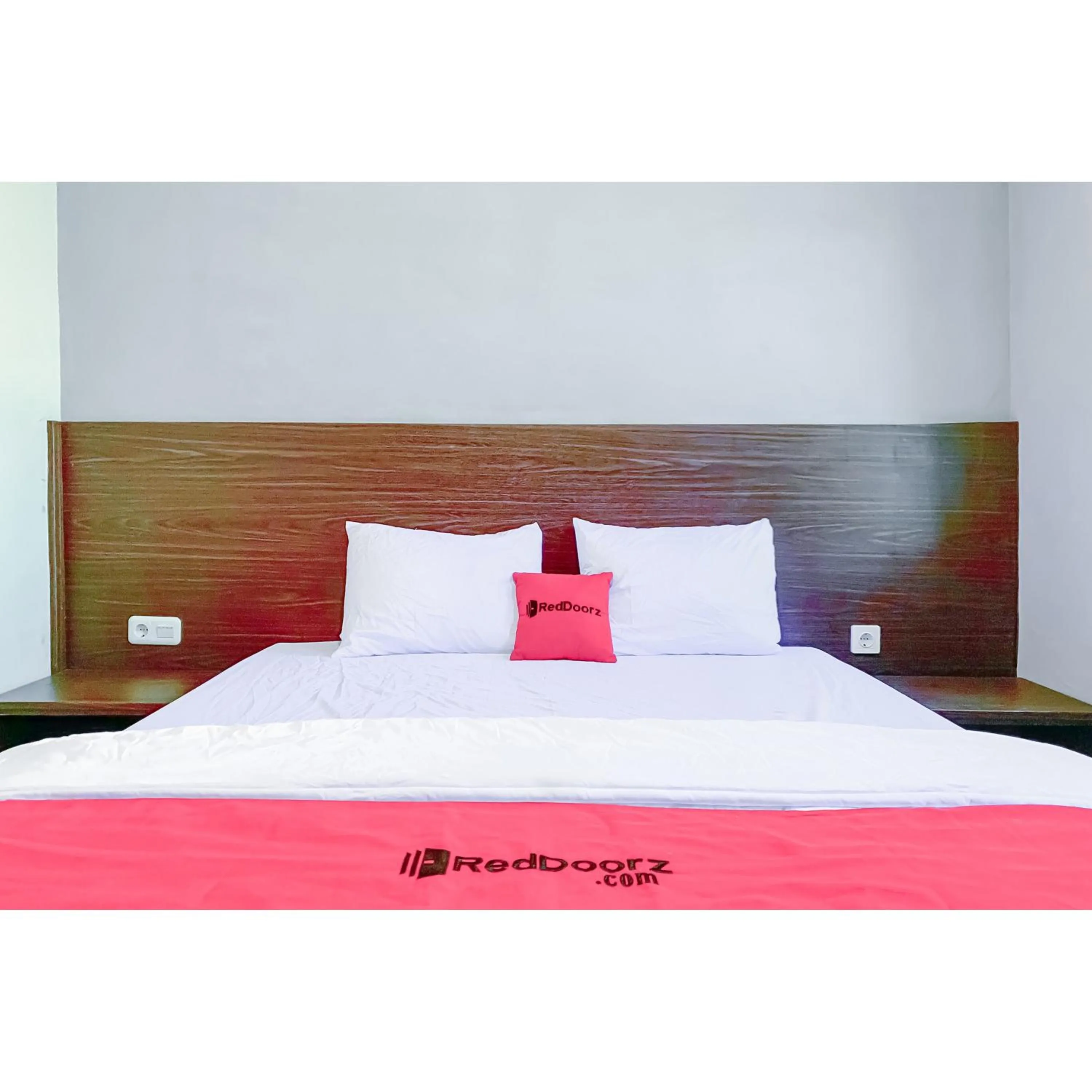 Bedroom, Bed in RedDoorz Plus at D San Residence Buah Batu