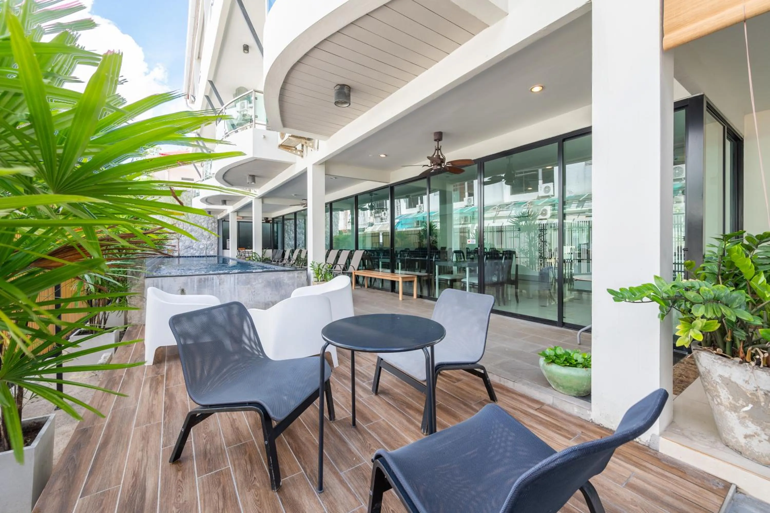 Swimming pool in Kokotel Pattaya North Beach