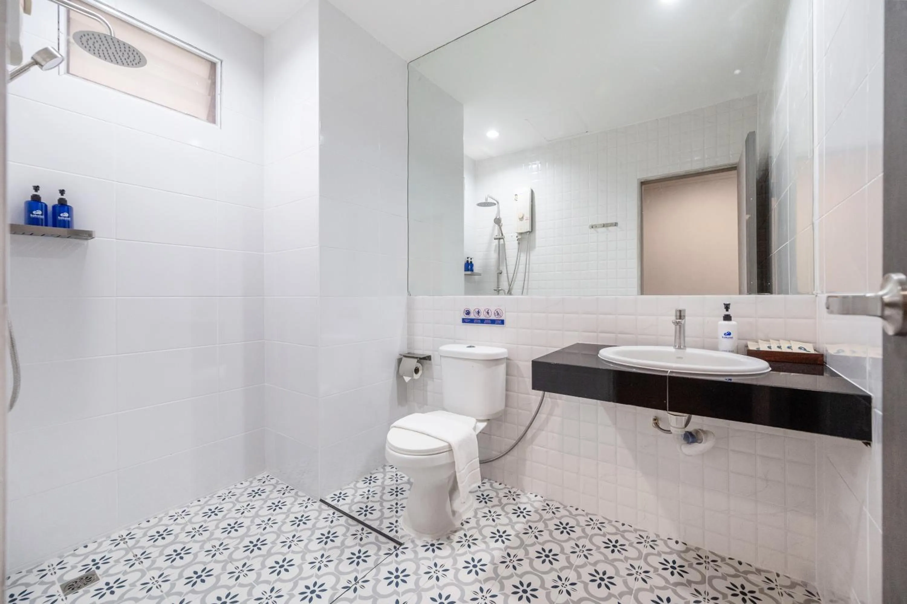 Shower in Kokotel Pattaya North Beach