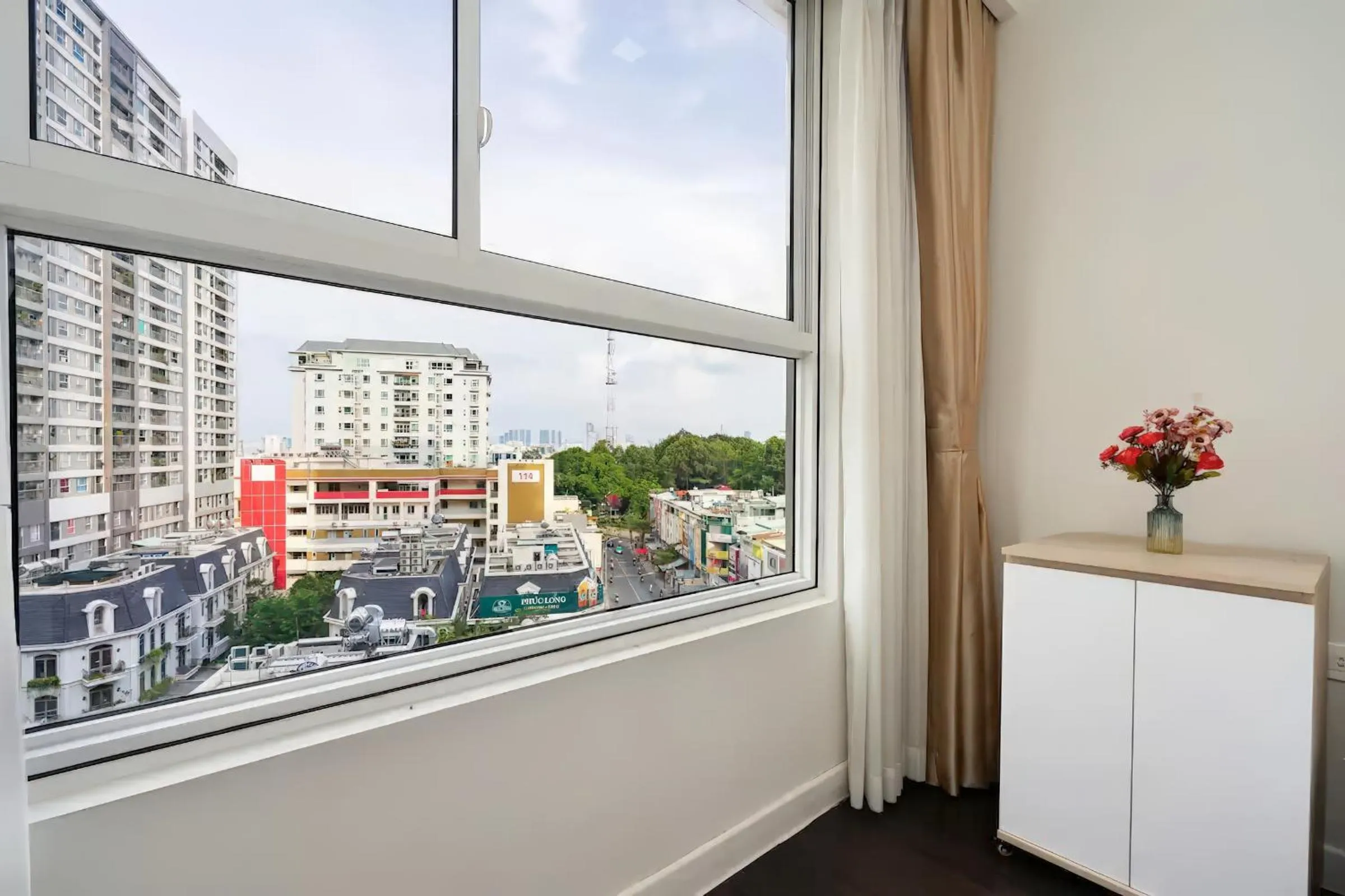 Property building in RAINBOW Sky Center TSN Airport