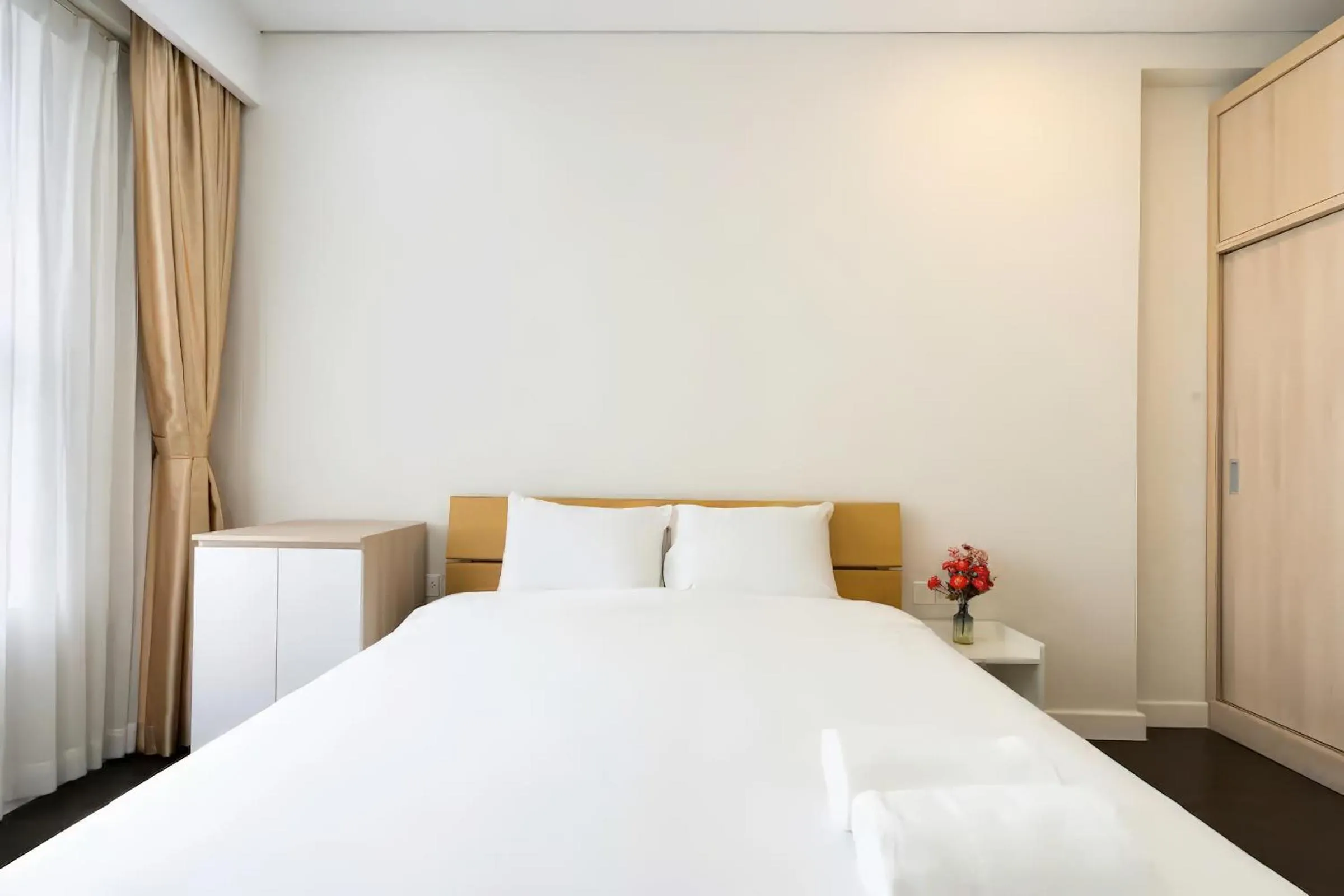 Bed in RAINBOW Sky Center TSN Airport