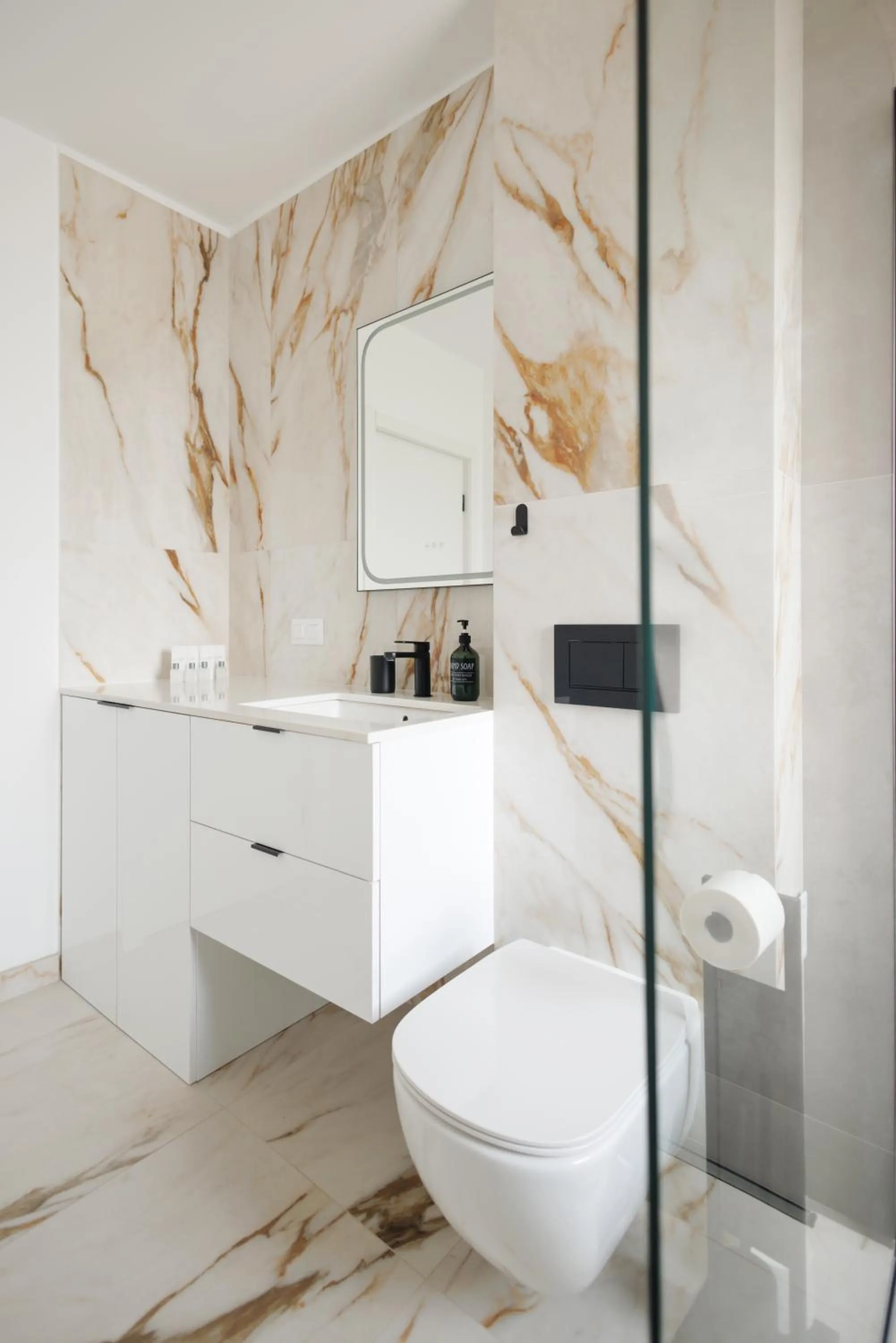 Toilet in Moldovei 2 Apartments by Central Park