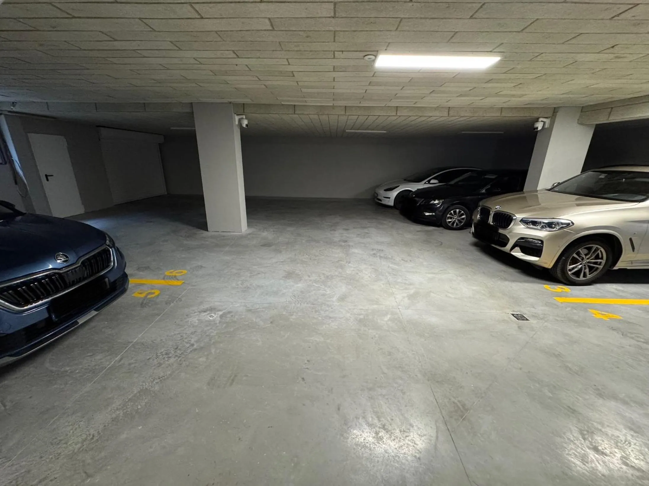 Parking in Moldovei 2 Apartments by Central Park