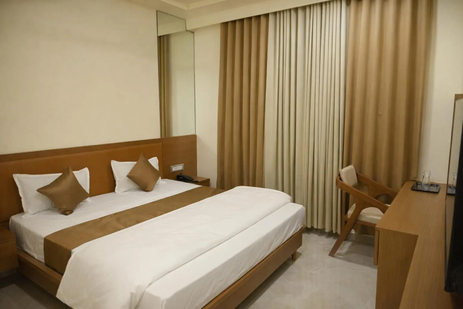 Bed in StayGuru The Canyon Inn