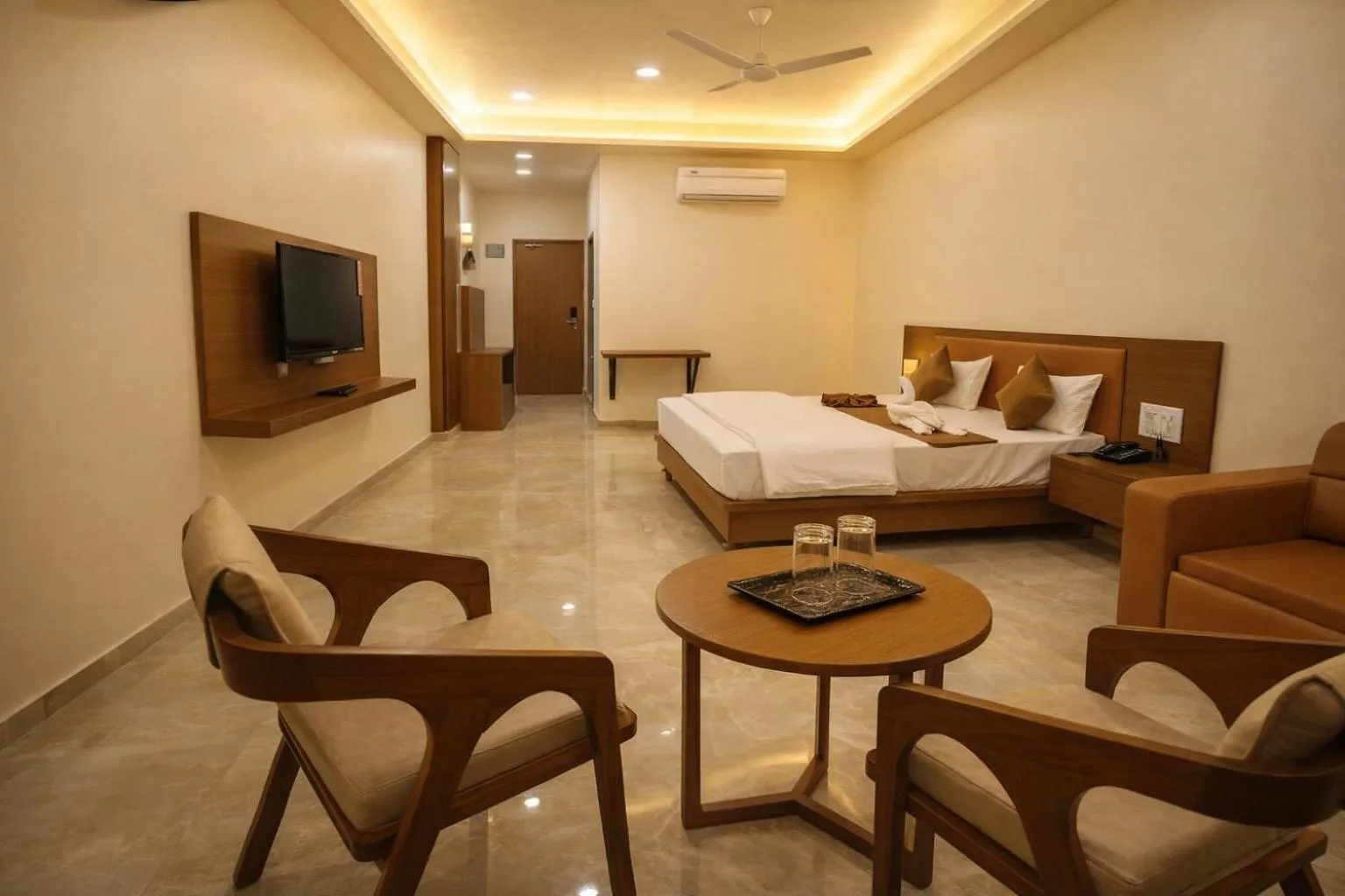 Bed in StayGuru The Canyon Inn