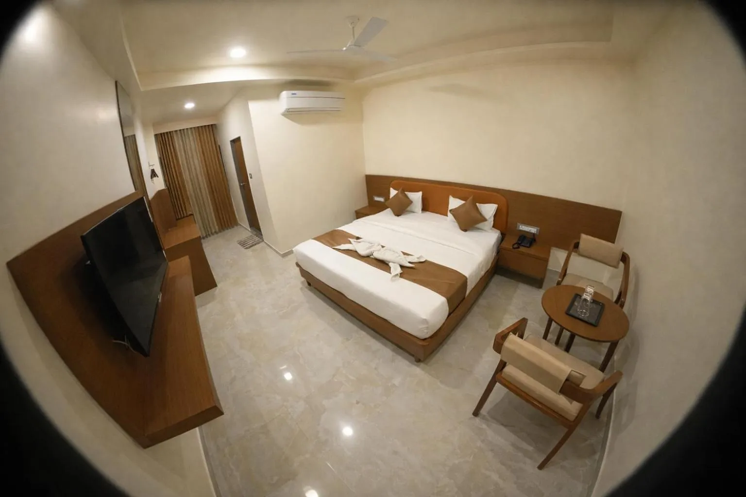 Bed in StayGuru The Canyon Inn