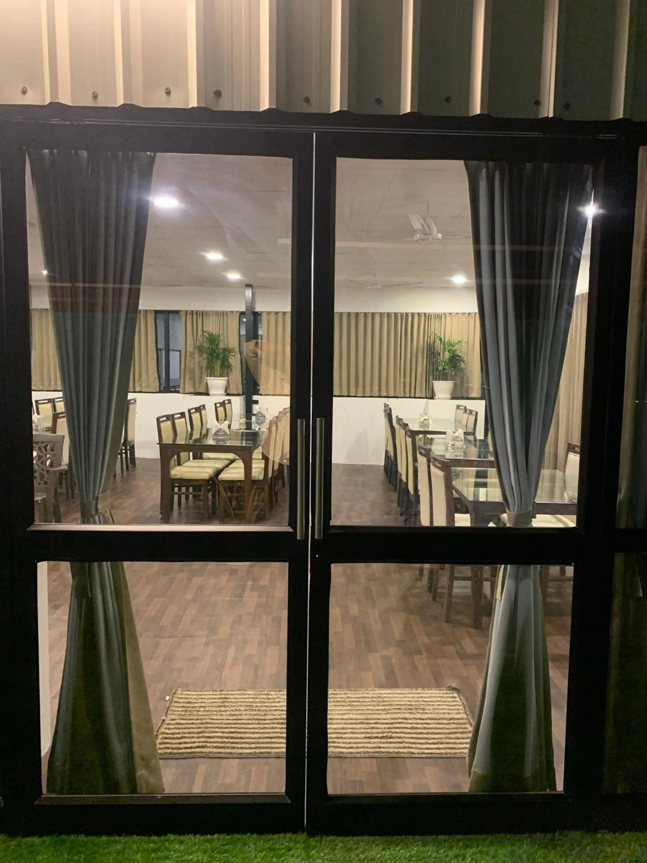 Restaurant/places to eat in StayGuru The Canyon Inn