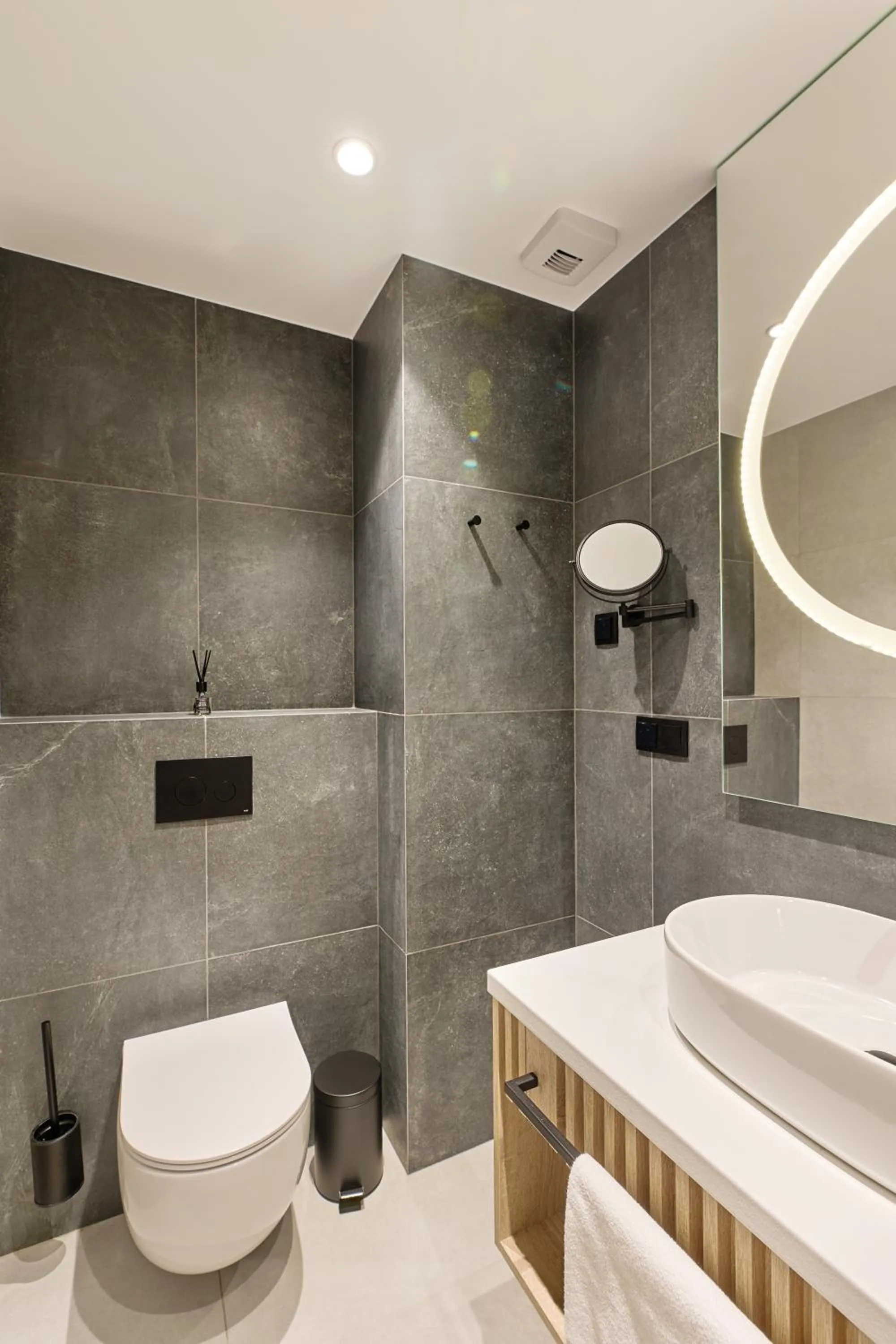 Shower in Resort Baltic Waves Apartments - Pool & Spa