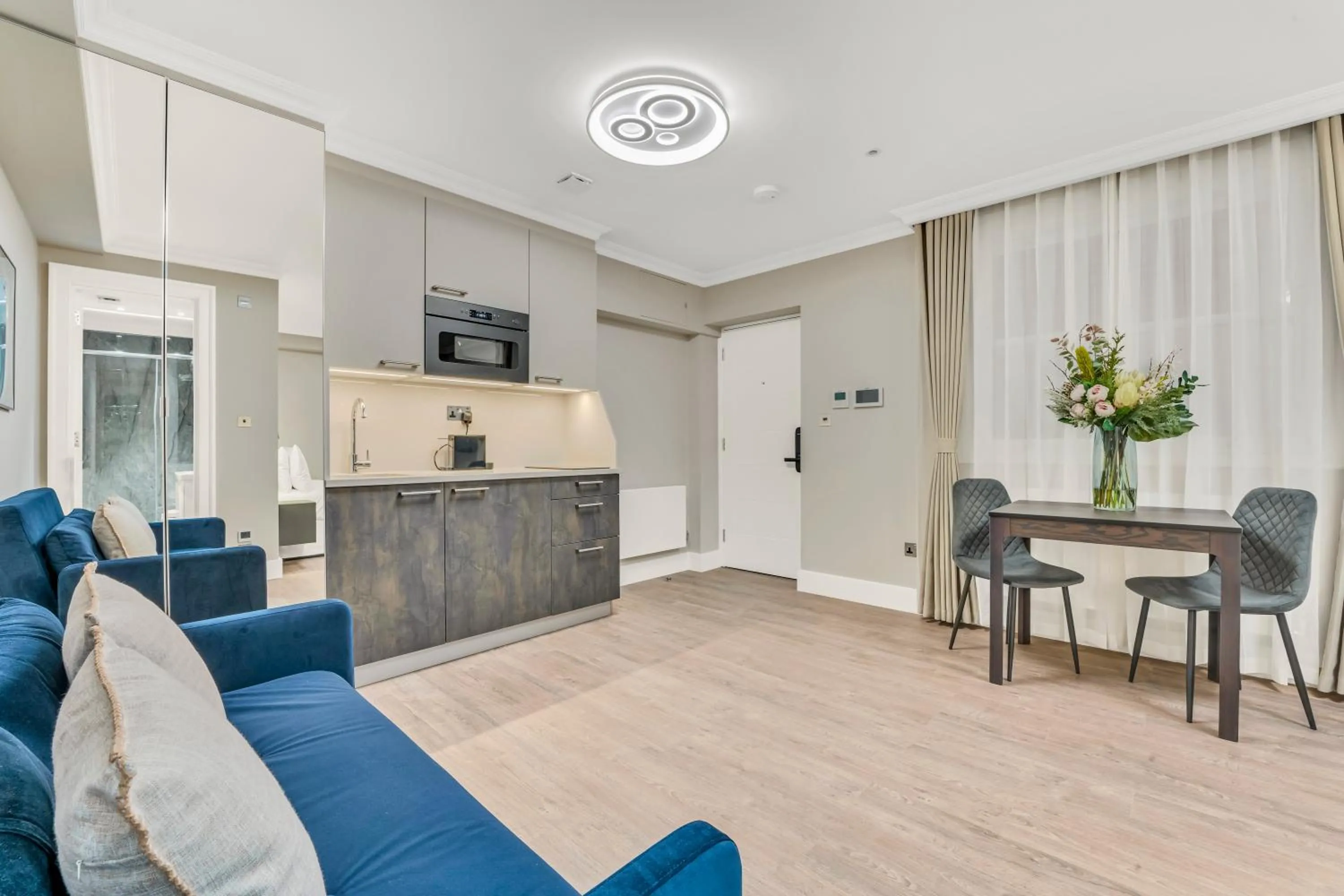 TV and multimedia in Cleveland Residences Bloomsbury