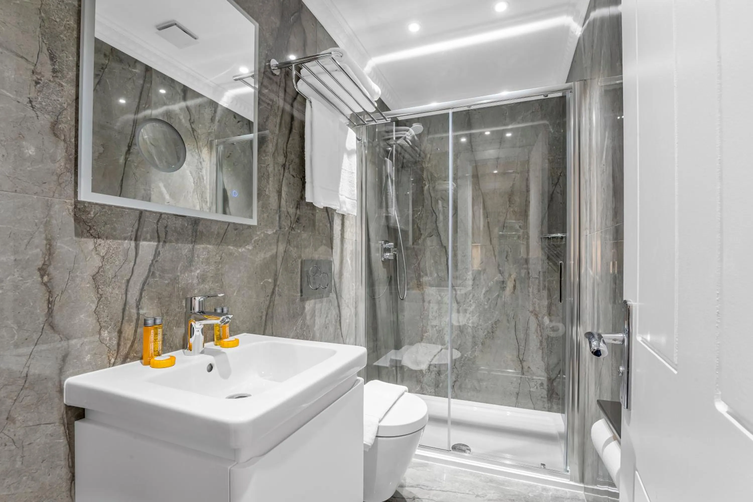 Shower in Cleveland Residences Bloomsbury