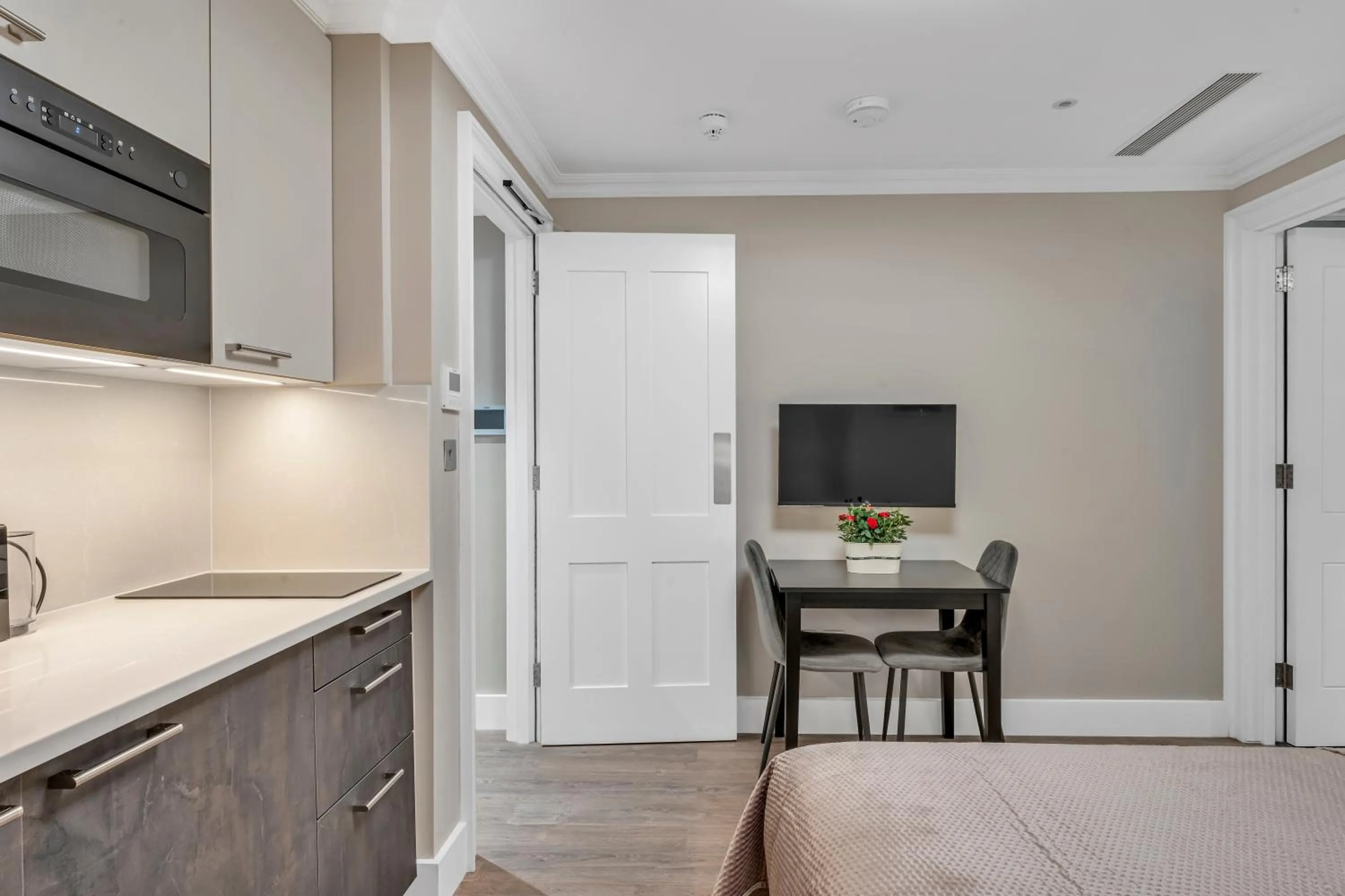 TV and multimedia in Cleveland Residences Bloomsbury