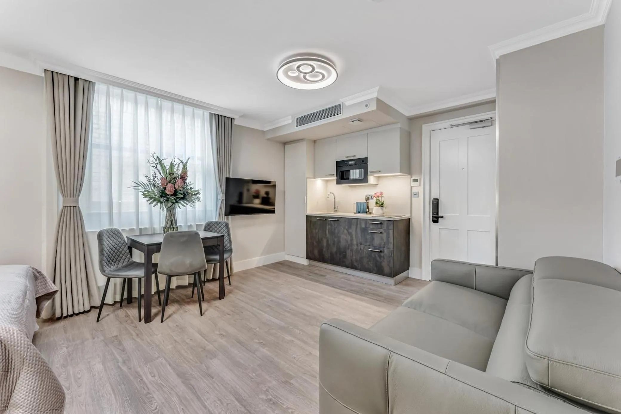 TV and multimedia in Cleveland Residences Bloomsbury