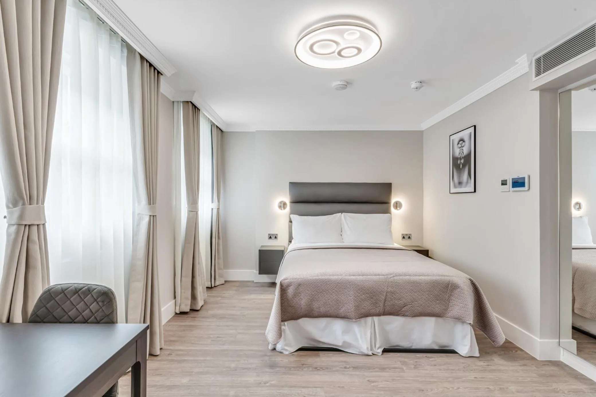 Photo of the whole room, Bed in Cleveland Residences Bloomsbury